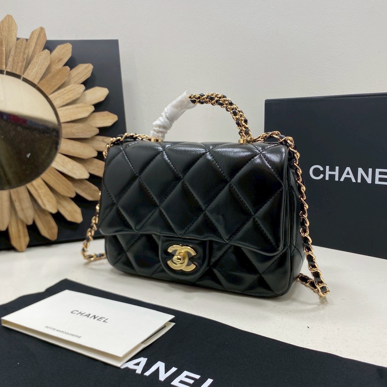 ORI หนังแท้ | Chanel Small Flap Bag with Top Handle 20cm กระเป๋าสะพายดีไซน์คลาสสิก หูจับแต่งโซ่สีทองหรูหรา เรียบหรูดูแพง