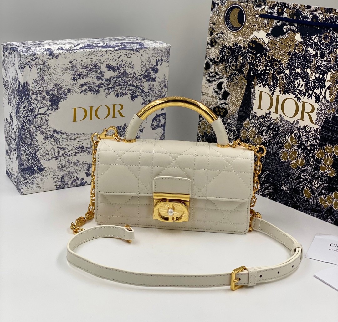 Mini Dior Ange Bag Macrocannage CD clasp with white resin pearl กระเป๋าถือพร้อมสายสะพาย ประดับตัวล็อคมุก สวยงามเหนือกาลเวลา เกรดออริ 1:1 ใช้งานต่างประเทศได้