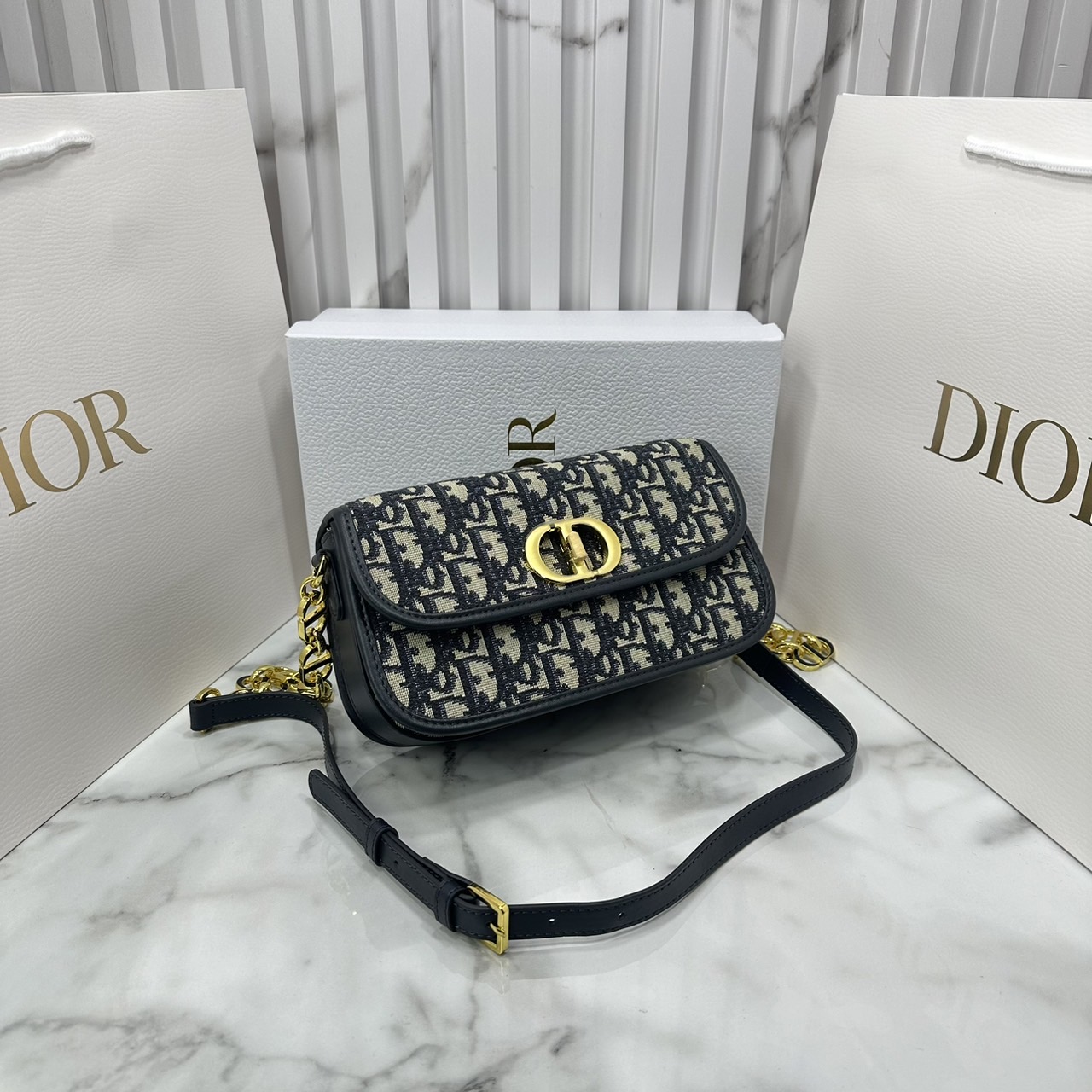 DIOR 30 Montaigne Avenue Bag Box Leather Bag กระเป๋าสะพายรูปดีไซน์สุดคลาสสิกและสง่างาม หรูหราตามเอกลักษณ์แบรนด์ เกรดท็อปไฮเอน 1:1 ใช้งานต่างประเทศได้