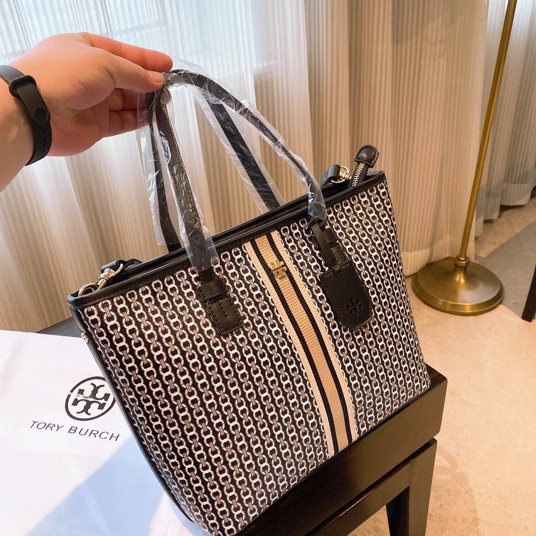 TORY BURCH TOTE BAG กระเป๋าสะพายไหล่ทรงช้อปปิ้ง ทรงคลาสสิค ฮิตตลอดกาล ทรงสวยขนาดกำลังดี
