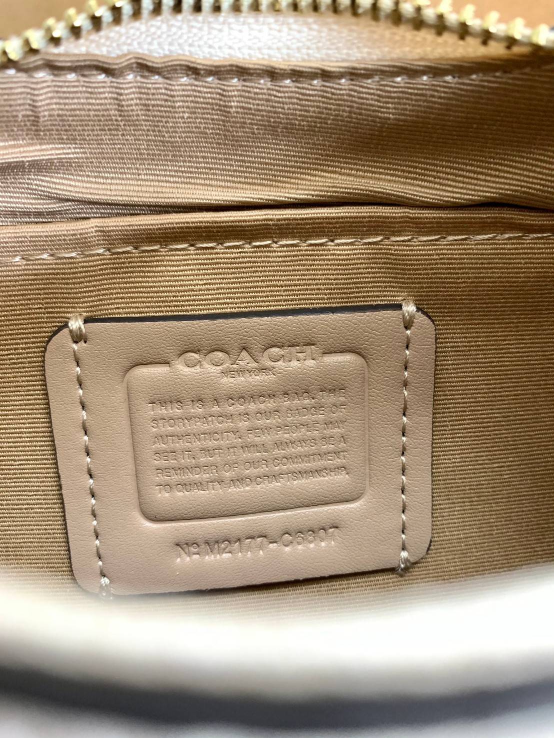 COACH KLEO HOBO BAG ((C7257//C6809//C6807)) พร้อมส่ง คุณภาพเกินเบอร์เลยจ้าา จำนวนจำกัด! กระเป๋าคล้องไหล่หรือสะพายข้างได้ Hobo รุ่นใหม่ล่าสุด ดีไซด์รูปทรงให้ดูเรียลขึ้น หนังแท้นิ่มสวย เปิดปิดกระเป๋าแบบซิปมีหนังห้อยลงมา ภายในกระเป๋าสามารถใส่กระเป๋าเงินใบยาว