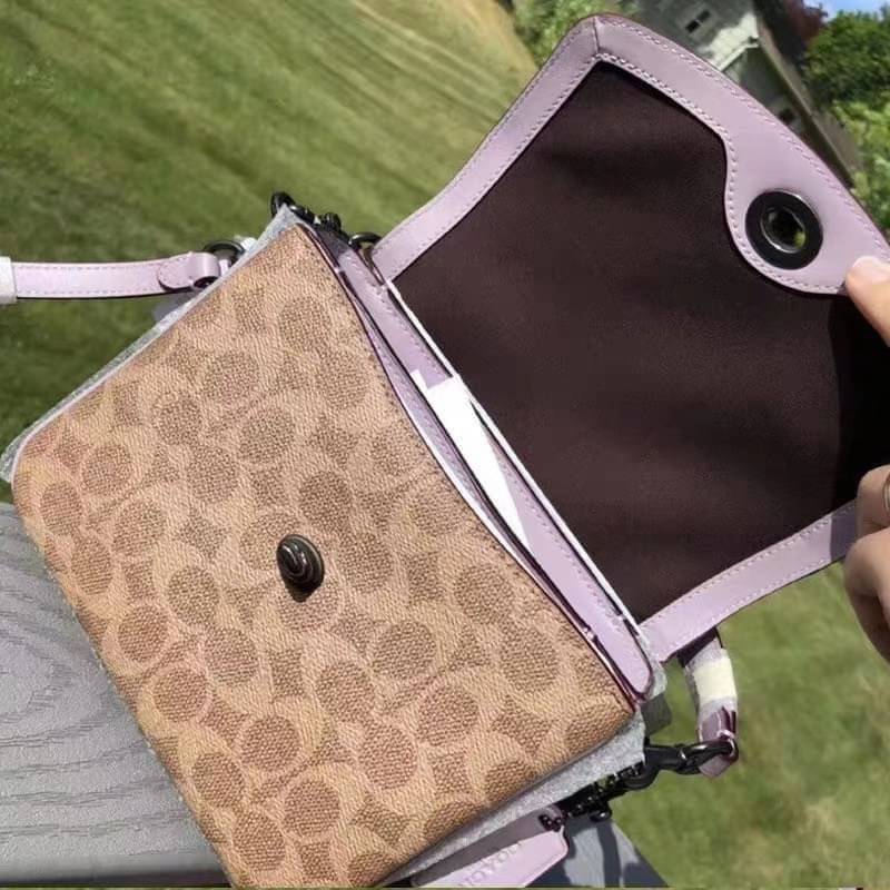 3สาย Coach 89089 Cassie Crossbody 19 In Signature Canvas เรียบหรู ดูดี ต้องไอเท็มนี้เลยจ้า กระเป๋าถือ/สะพายข้าง สุดพิเศษ!! มีสายมาให้ถึง 3 แบบ!! สลับใช้แมทช์ตามสไตล์ได้เลย วัสดุหนังแคนวาสสลับหนังเรียบ เปิด-ปิดด้วยตัวบิดล็อค ภายในแบ่งสัดส่วนอย่างดี ใส่ของไ