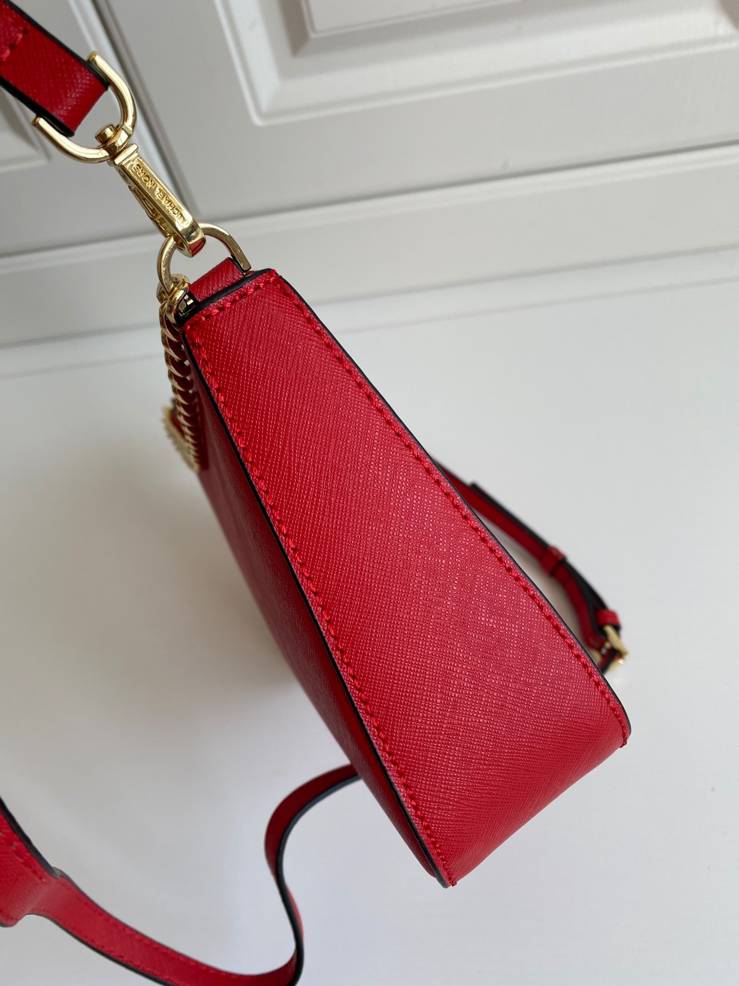 MICHEAL KORS SAFFIANO CROSSBODY BAG / MK Chain Pouchette Bag พร้อมส่ง 4 สี กระเป๋าสะพายข้าง ทรงสวย วัสดุหนัง SAFFIANO คุณภาพดี สวยอยู่ทรงแข็ง