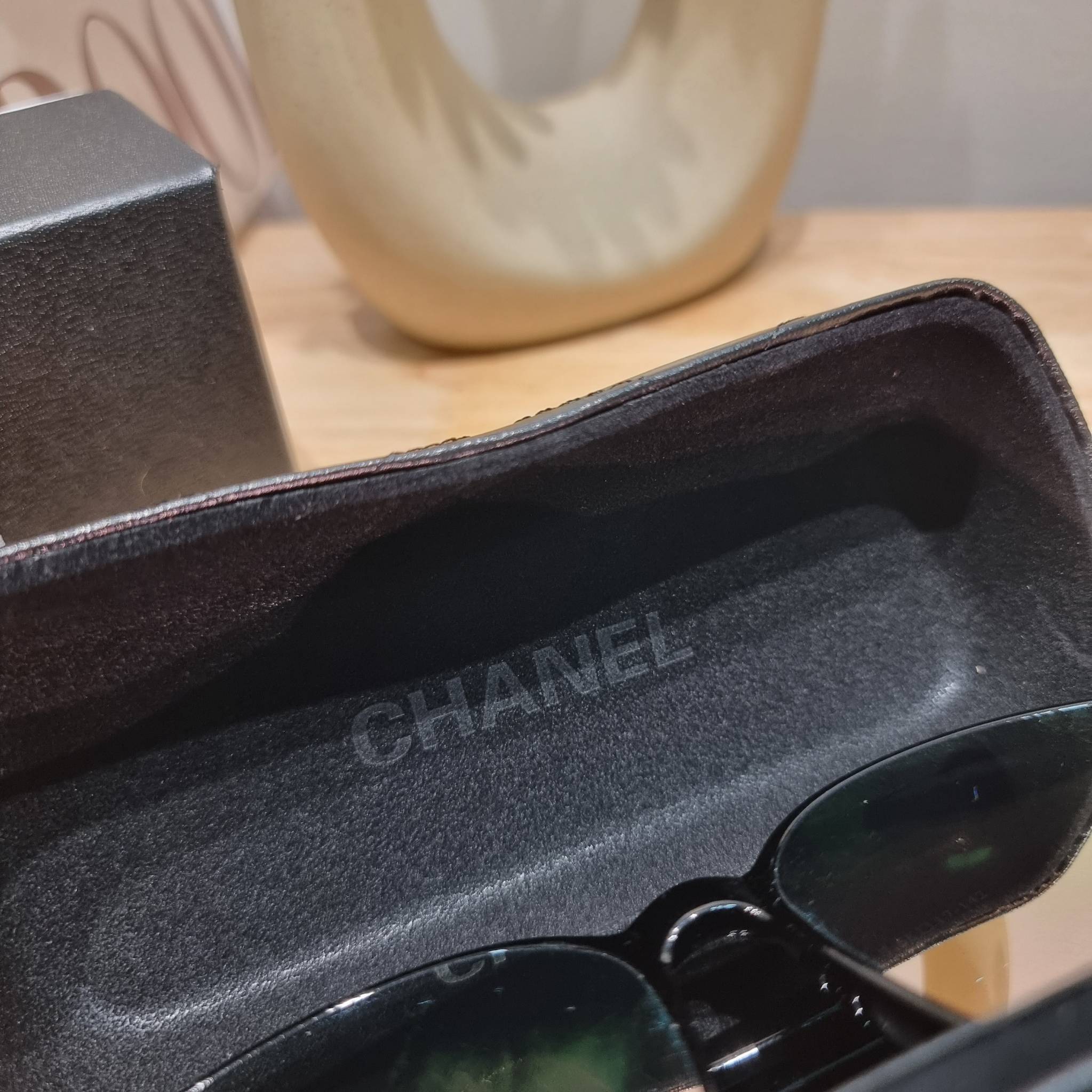Chanel eye-glasses UV protection gift Box set สุดคุ้ม มาพร้อมอุปกรณ์ครบเซ็ท ดีไซน์ชิคมากแม่!! รับรองไม่ซ้ำใคร ใส่เสริมโหงวเฮ้ง ดูผู้ดี มีพกติดตัวไว้ไม่ตกเทรนด์ ใช้ได้ทุกโอกาส ทุกสถานการณ์ ใส่ที่บ้านถนอมสายตา