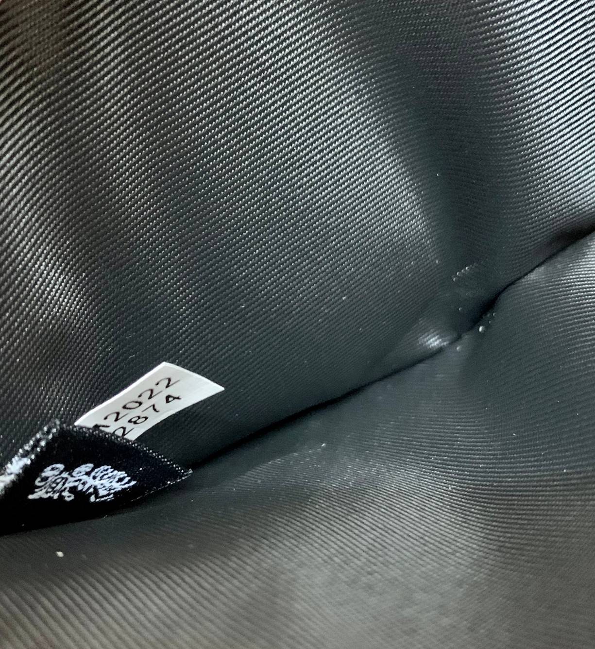 พร้อมส่งครบ 5 สี กระเป๋าสตางค์ที่สาวๆต้องมีติดตัวค่าา😘 COACH TECH WALLET IN COLORBLOCK SIGNATURE ((C2874)) ✔️กระเป๋าเงินใบยาว หนังแท้ พร้อมสายคล้องมือในตัวค่ะ ✔️เปิดปิดด้านหน้าแบบฝากระดุม ภายในมีช่องใส่ธนบัตร2ช่อง ;สามารถใส่มือถือ ip