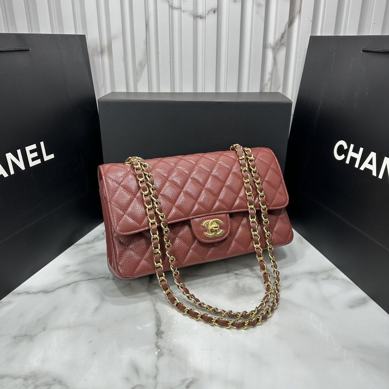 ORI หนังแท้ | ORI หนังแท้ | CHANEL Classic 25cm shoulder bag กระเป๋าสะพายรุ่นยอดนิยม หรูหราระดับตำนาน สวยงามเหนือกาลเวลา