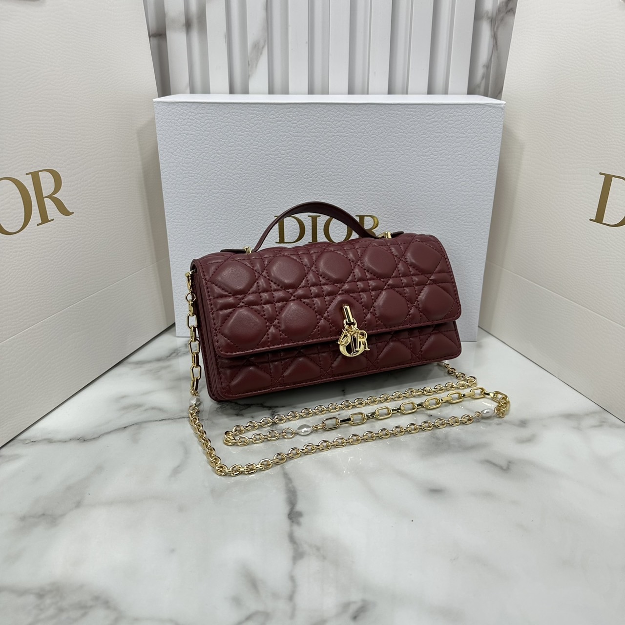 ORI หนังแท้ | My Dior Mini Bag / Dior Clutch Bag กระเป๋าสะพายทรงคลัชทันสมัย หรูหราสง่างาม จะถือหรือสะพายก็ดูดีมีระดับ กระเป๋าที่ใช้งานได้จริงใบนี้ใส่ของจำเป็นได้ครบถ้วน