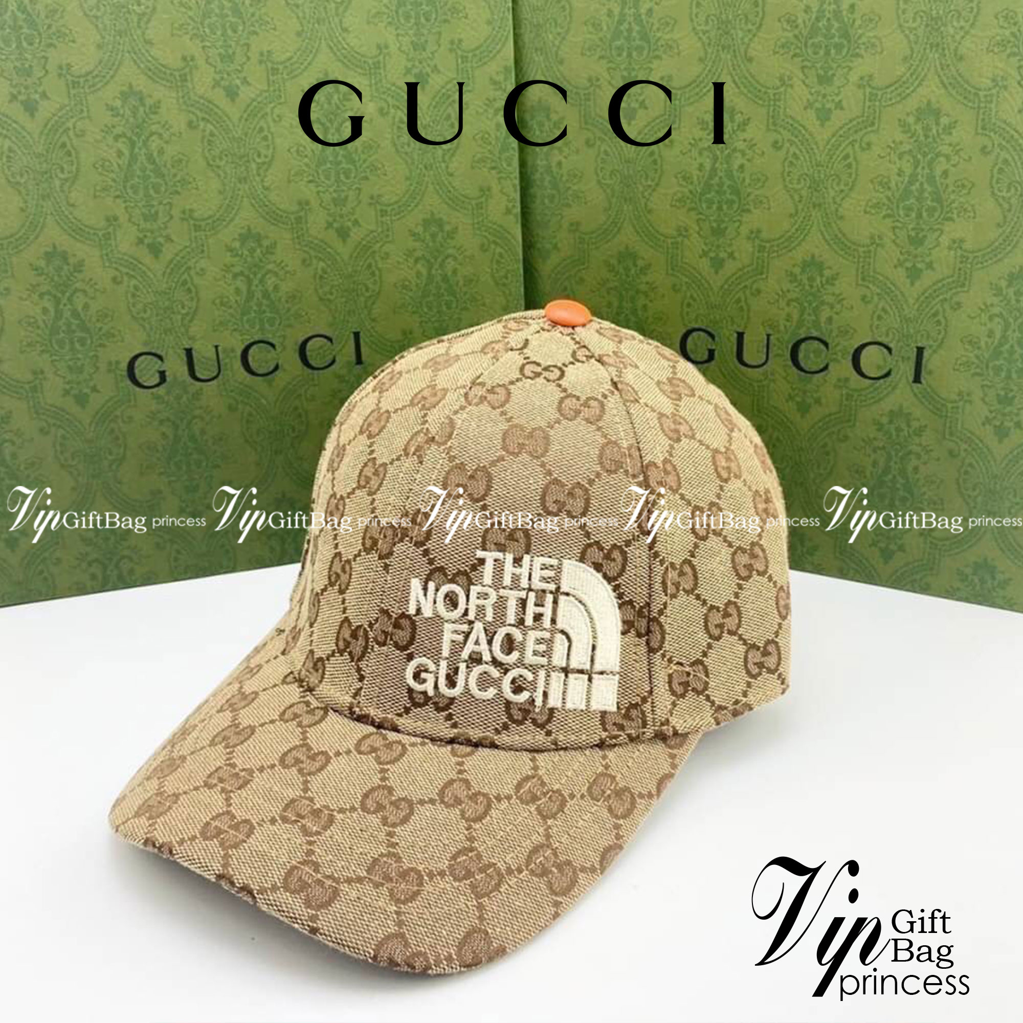 The North Face x Gucci baseball hat พร้อมส่งที่ไทย หมวกเบสบอลผ้าใบ Original GG วัสดุผ้าแคนวาส ปักละเอียดคมชัด เกรดออริจินอล สวย คุ้มค่า ด้านหลังหนังแท้ ปรับระดับได้ รุ่นนี้เป็นการร่วมมือกันระหว่างสองแบรนด์ที่มีประวัติและค่านิยมที่คล้ายคลึงกัน เพื่อเฉลิมฉล