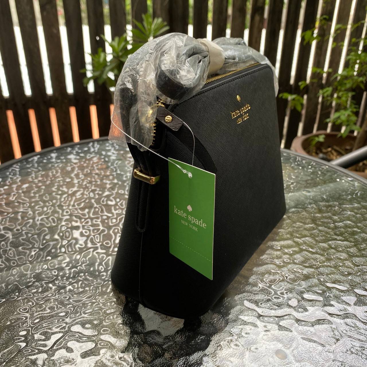 ของแท้ 💯% KATE SPADE CEDAR STREET MANDY BAG กระเป๋าสะพายรุ่นยอดนิยม สุดฮิต กระเป๋าขนาดน่ารัก วัสดุ saffiano ด้านหน้าประดับด้วยโลโก้แบรนด์สีทองสุดหรู