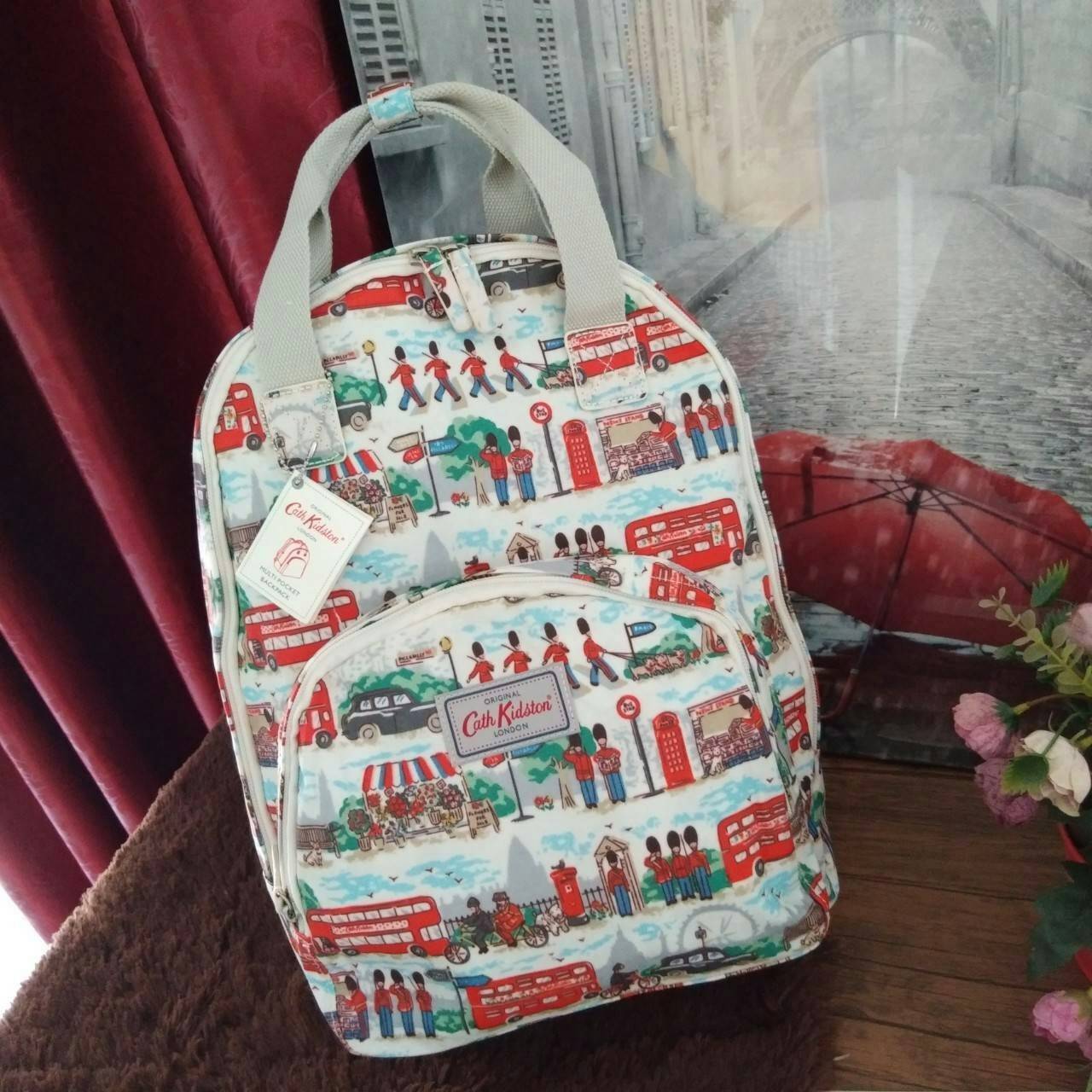 Cath Kidston Backpack Bag - กระเป๋าเป้ สไตล์วินเทจสุดฮิต - เปิด/ปิดกระเป๋าด้วยซิปรอบ - ภายใน มีช่องซิปใหญ่ใส่ของ 2 ช่อง จุของได้เยอะ - ด้านหน้ามีช่องซิปเล็ก 1 ช่อง