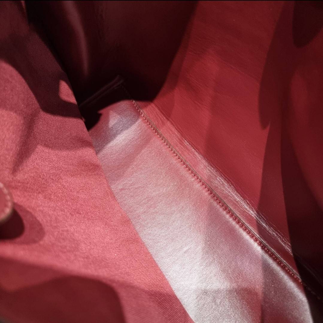 COACH HANNA CARRYALL IN SIGNATURE CANVAS / CH187 / CH195 / CH542 น้องใหม่ เรียบหรู ดูแพง กับกระเป๋าถือ/สะพายทรงสวย คงความคลาสสิค ดีไซน์ตกแต่งสายคาดจับจีบข้างกระเป๋าเพิ่มดีเทล มาพร้อมหูจับในตัว