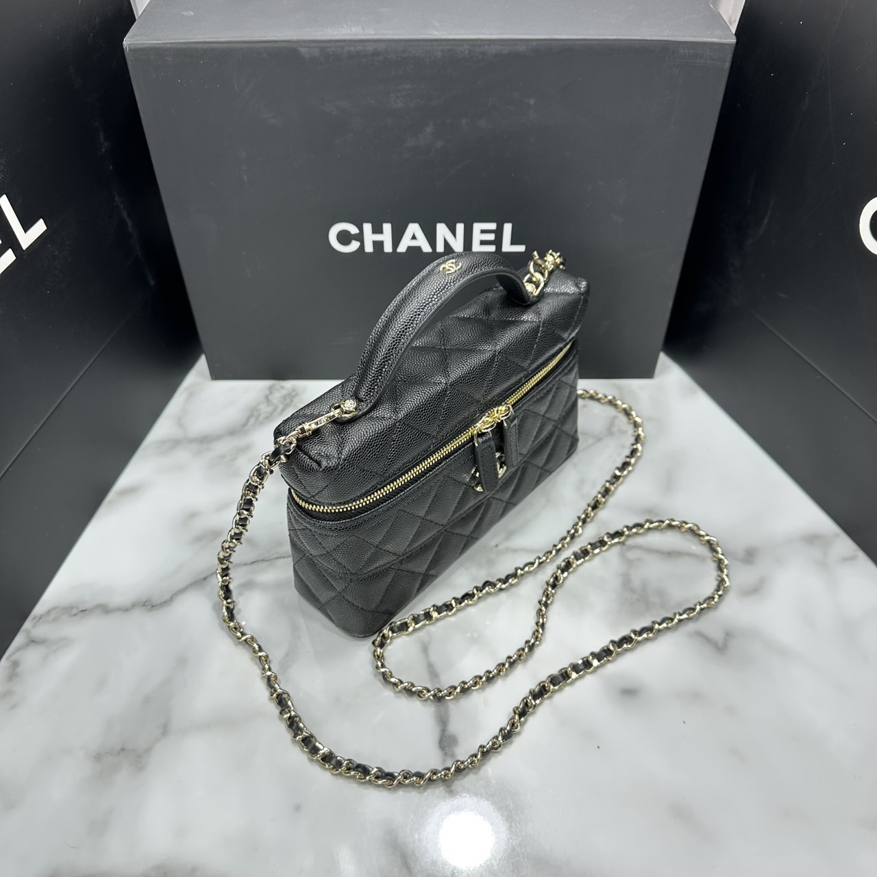 ORI หนังแท้ | CHANEL Long vanity with chain กระเป๋าสะพายรุ่นวานิตี้รุ่นใหม่ล่าสุด ดีไซน์ใหม่รูปทรงคลาสสิค หูจับแต่งโลโก้สวยหรู สายสะพายข้างเป็นโซ่ถอดได้
