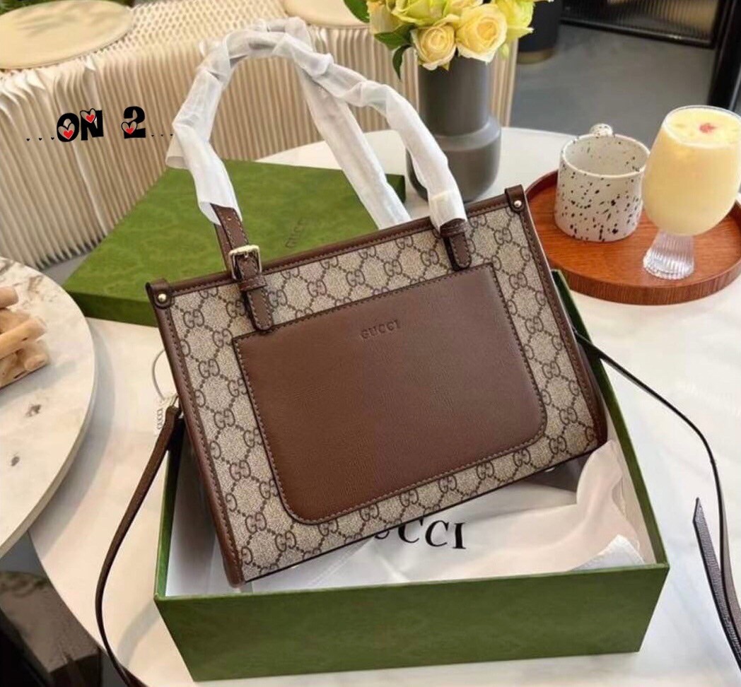 GUCCI TOTE BAG / GUCCI Shopping Bag กระเป๋าสะพายไหล่ทรง tote หูยาว ซิปบน มาพร้อมสายสะพายยาวถอดได้ ด้านในมีช่องซิปเล็กงานปั๊มแบรนด์ทุกจุด ตัวจริงสวยน่าใช้มากค่ะ