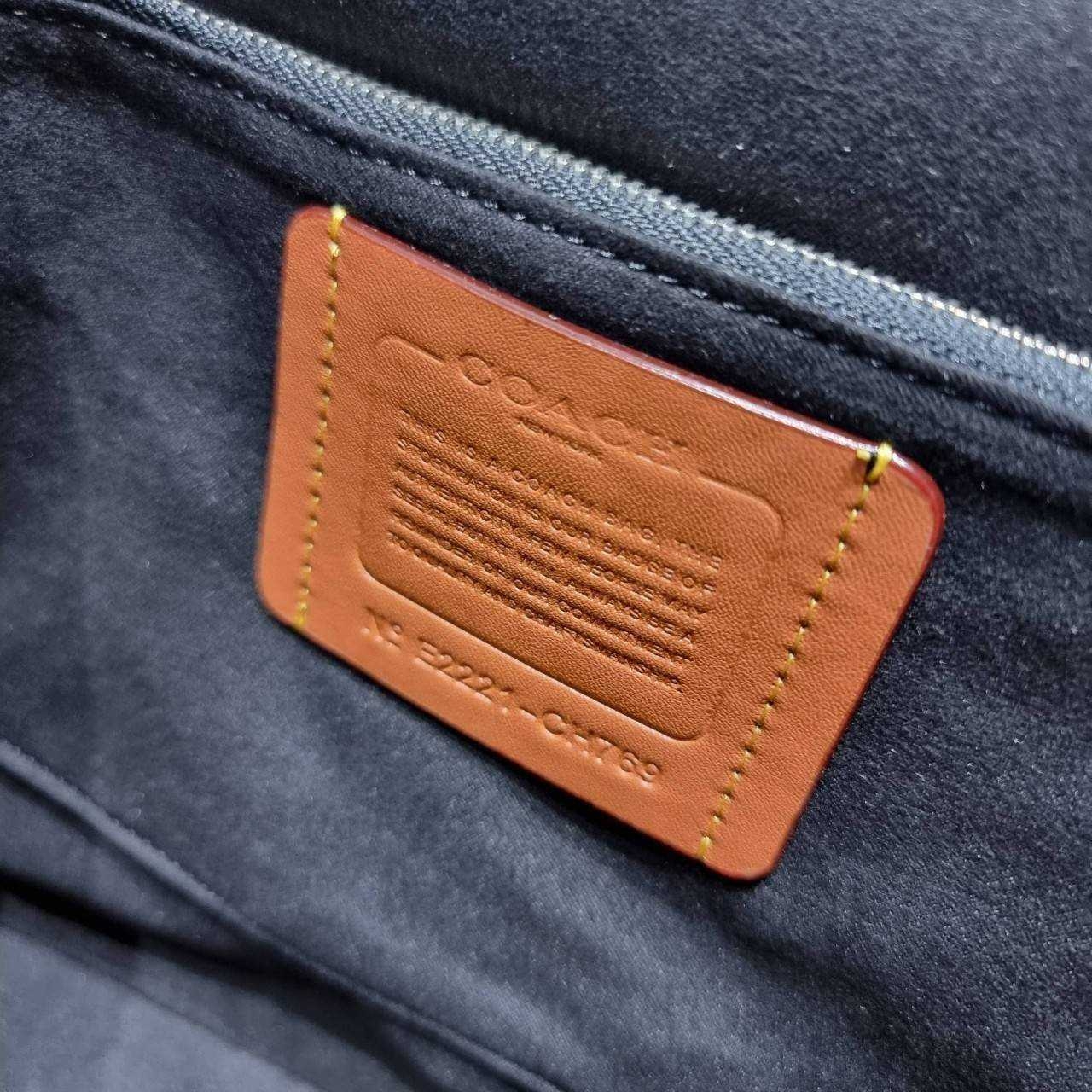 COACH Soft Tabby Messenger In Signature Canvas C8430 CH769 ไอเท็มที่หนุ่มๆต้องไม่พลาด กระเป๋าทรงแมสเซนเจอร์ใบใหญ่กำลังพอดี พร้อมด้วยสายสะพาย 2 เส้น