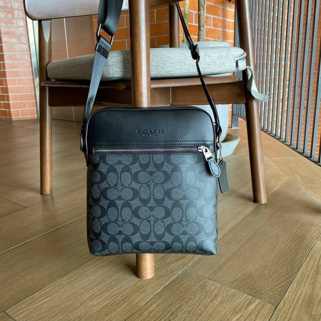 COACH HOUSTON FLIGHT BAG IN SIGNATURE CANVAS (F73336) ขายดีตลอดกาล!! คลาสสิคไม่มีใครเกิน!! กระเป๋าสะพายข้างทรงแมสเซ็นเจอร์ยอดฮิต ทรงสวย ดูดี 🔥 เป็นอีกรุ่น ที่พลาดแล้วต้องรอนานมากๆ ฮ๊อต ฮิต สุดๆ ใช้ได้ทุกเพศ Unisexสุดๆ เท่ห์มากบอกเลย จะออกงานไหน ไม