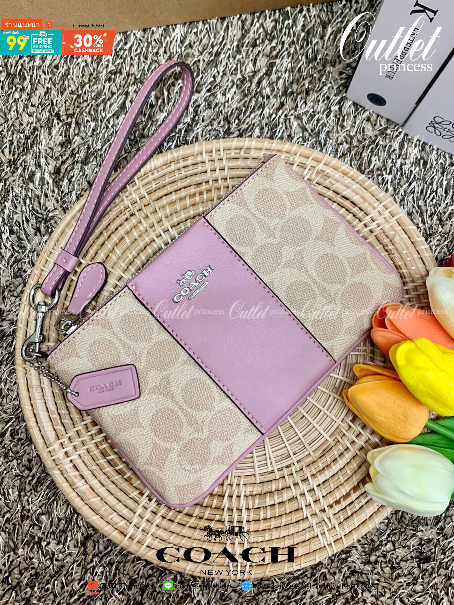 COACH SMALL WRISTLET IN COLORBLOCK SIGNATURE ((32445)) ✔️กระเป๋าคล้องมือ วัสดหนัง pvc อย่างดี ลายซิกเนเจอร์ ตัดขอบสีตรงกลางสวยงามมากๆค่ะ แบบซิปเดียว ((ภายในใส่มือถือได้บางรุ่นค่ะ)) มีช่องเสียบบัตรให้2ช่องด้วยนะคะ