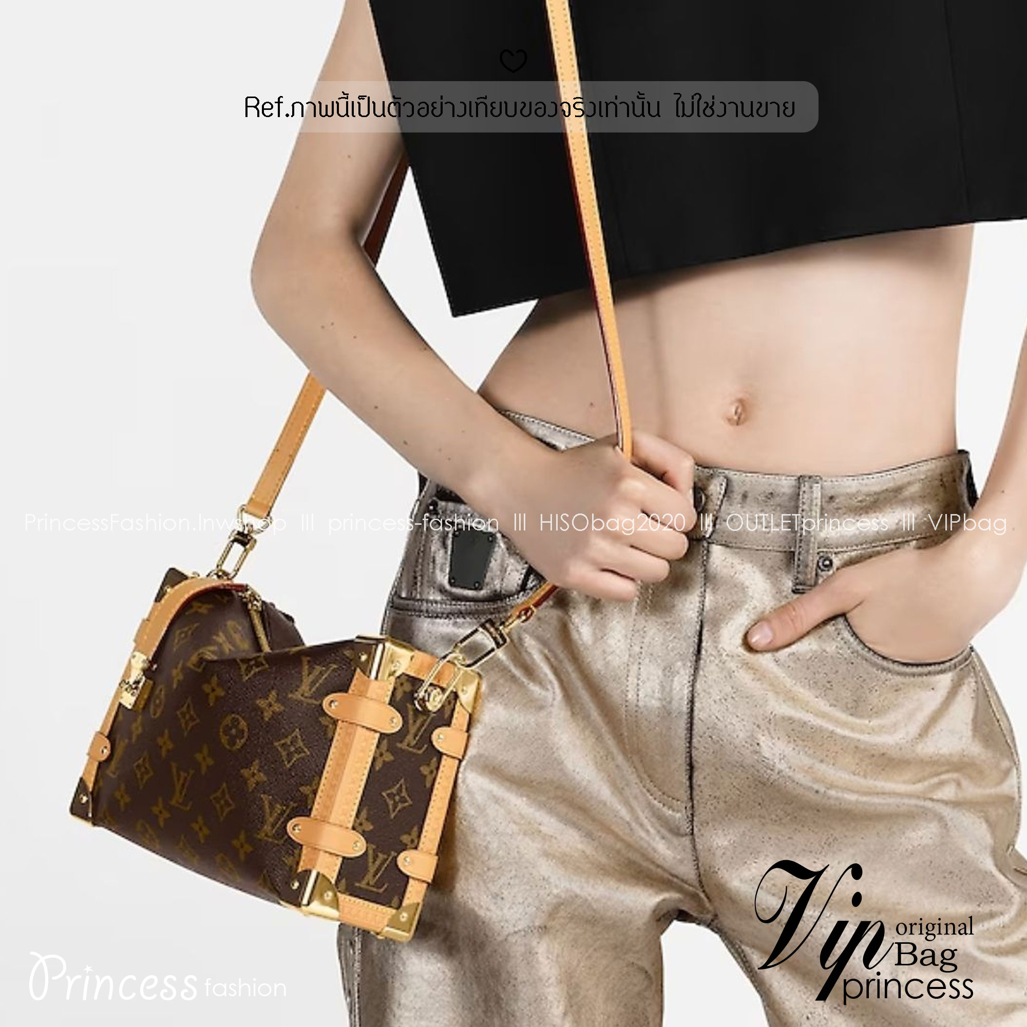 LV Side Trunk MM กระเป๋าสะพายทรงกล่องสุดไอคอนิค ทรงสวยมีเสน่ห์ โดดเด่นด้วยหมุดเข้ามุม ซิปเปิด-ปิดล็อคได้ ภายในเป็นช่องโล่ง มีสายสะพายคล้องแขน คล้องไหล่เก๋ๆ หรือสะพายข้างชิคๆ พร้อมตอบรับได้ทุกลุค ทุกสไตล์ไปเลยจ้า