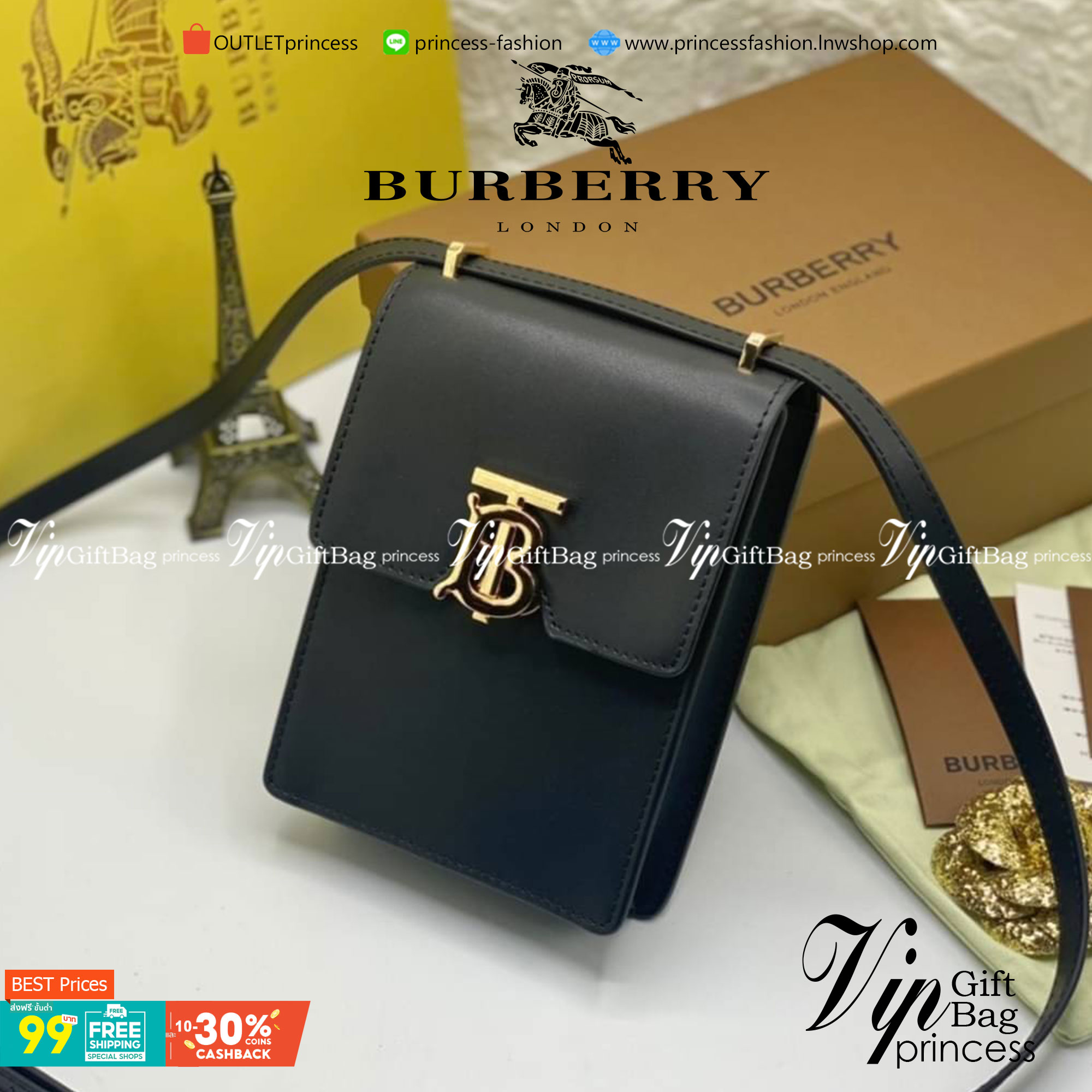 VIP GIFT 】หนังแท้ BURBERRY FRAGRANCES CROSSBODY BAG กระเป๋าทรงเหลี่ยมแนวตั้งดีไซน์สวยหรูอยู่ทรงมีโลโก้แบรนด์ด้านหน้า งานหนังดีที่สุด เปิดปิดด้วยฝาปิดสัญลักษณ์ตัวB ภายในโล่งสามารถใส่มือถือ iphone เงิน ของจุกจิกได้ สายสะพายหนังยาวถอดได้ปรับระดับได้ อะไหล่แบ