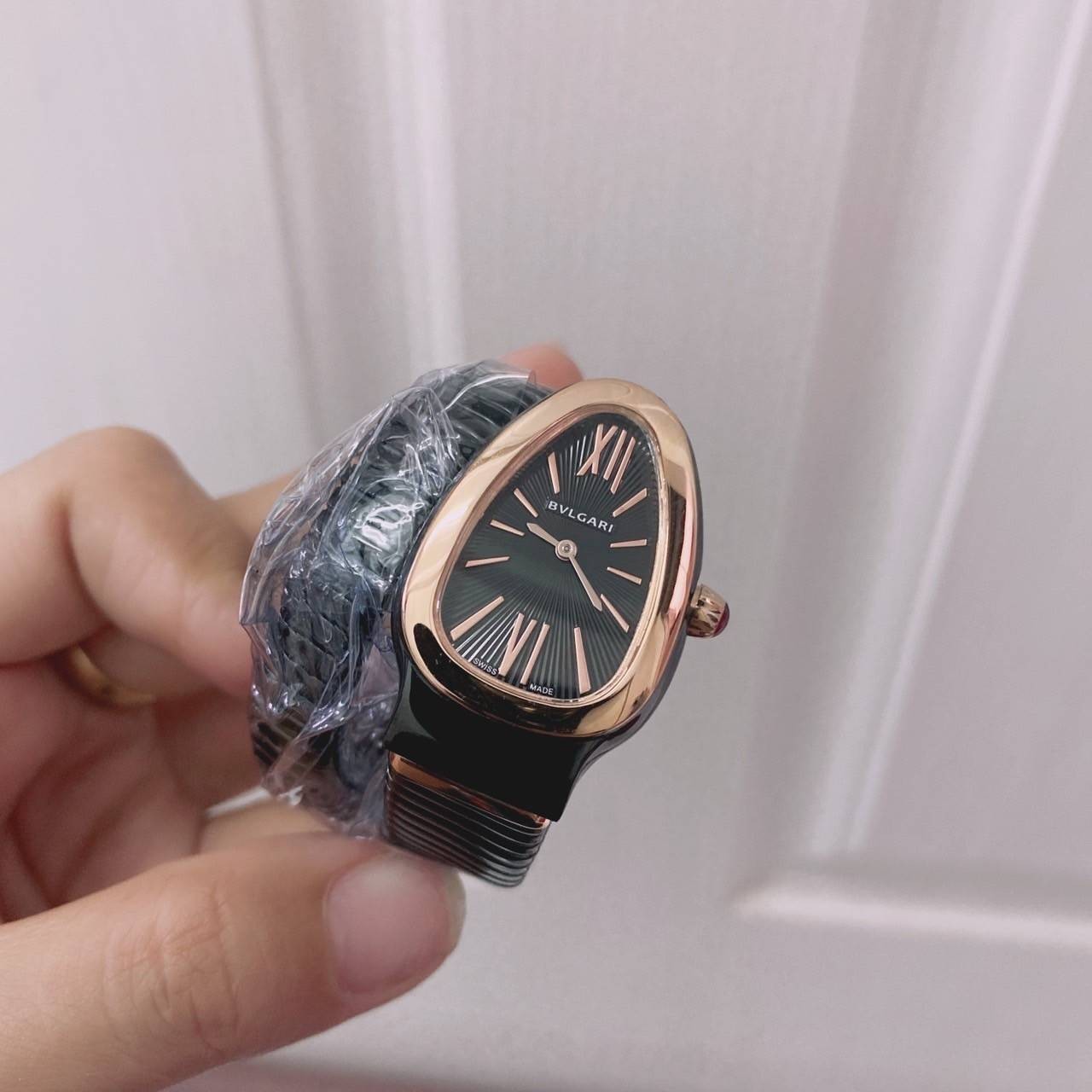BVLGARI SERPENTI WATCH 24mm 26mm นาฬิกาบุลการี รุ่นหน้าปัดไม่มีเพชร นาฬิกาผู้หญิง ระบบถ่าน Quartz ภาพสินค้าถ่ายจากงานขายจริง