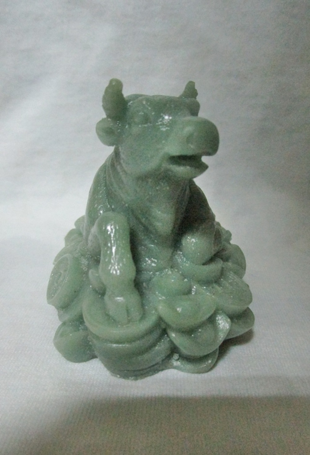 สินค้าหมดค่ะ วัวสีหยกบนกองเงินกองทองแบบตั้งโต๊ะ เสริมดวงปีมะเส็ง ปี2561 นำความเป็นสิริมงคลแก่ท่านค่ะ