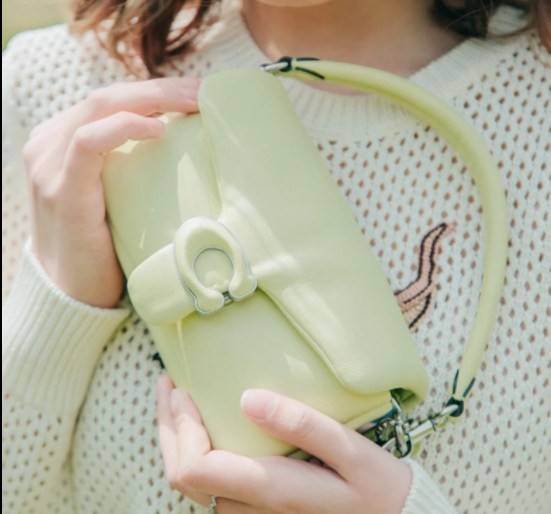 น้องสวยมากก สินค้าจริงสวยกว่าในรูป ไม่จกตาค่ะ! COACH PILLOW TABBY SHOULDER BAG 18 ((C3880)) 📣 พร้อมส่งที่ไทย คุณภาพเกินราคา! กระเป๋าหิ้ว//สะพายแบบครอสบอดี้ร์ 🔺หนัง nappa อย่างดี หนานิ่ม นุ่มมากๆ หลงรักน้องแน่นอน ✔️ใช้โลโก้แบรนด์รุ่น