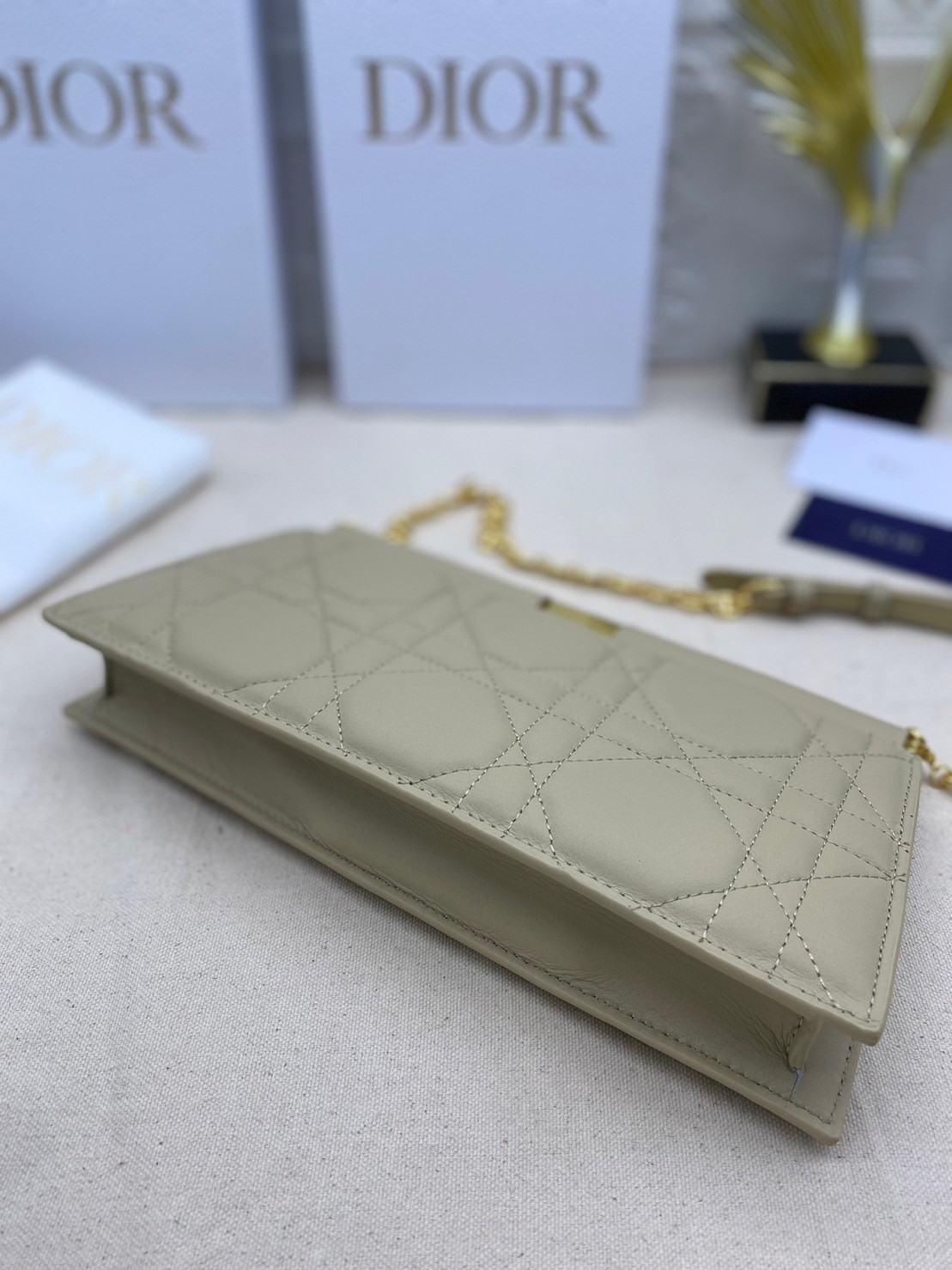 Dior Caro Colle Noire Clutch with Chain Cannage / DIOR Clutch / DIOR BAG พร้อมส่ง 4 สี กระเป๋าสะพายทรงคลัท ดีไซน์เรียบหรู ดูแพง รุ่นนี้คือ ถือแล้วผู้ดีมากค่ะ