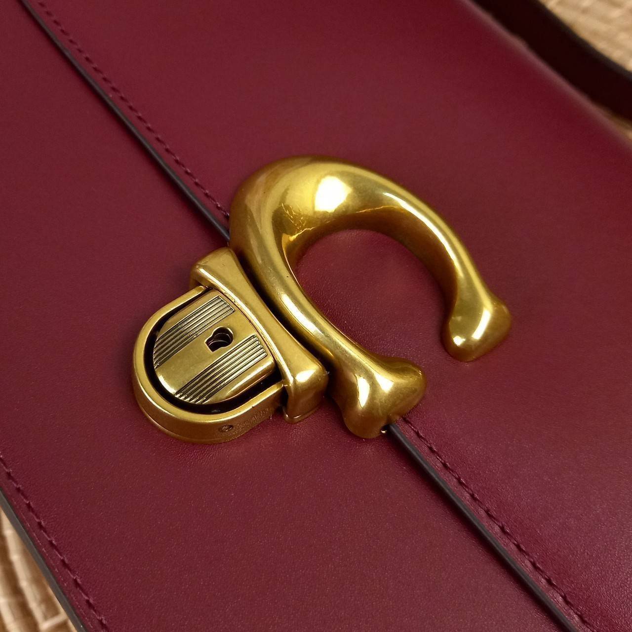 สวยละมุนตาละมุนใจม๊ากก!!🌺🌈 //>>COACH STUDIO GLOVETANNED LEATHER SHOULDER BAG (C6641)🌺ห้ามพลาดเด็ดขาด!! สวยละมุน เรียบหรู ดูแพงสุดๆ!! //กระเป๋าถือ กระเป๋าสะพาย ดีไซน์เนี้ยบ! เฉียบมาก!// วัสดุหนังแท้ หนังเรียบเต็มใบ อยู่ทรง สวย