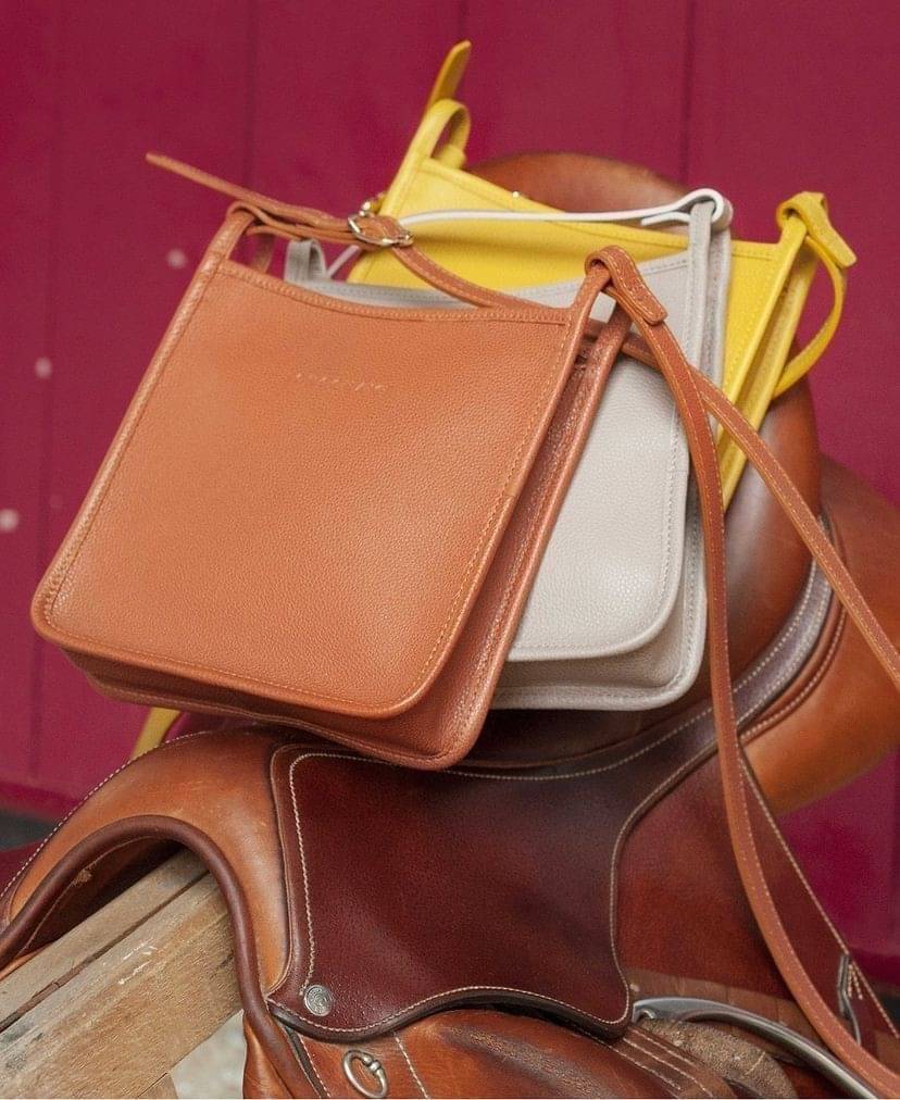 LONGCHAMP LE FOULONNÉ CROSSBODY BAG กระเป๋าสะพายที่เรียบง่ายและดูดี การออกแบบที่คล่องตัวของรุ่นนี้เหมาะอย่างยิ่ง