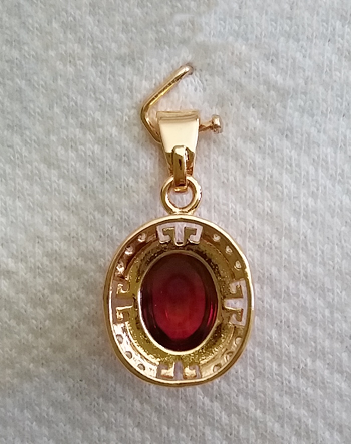 สินค้าหมดค่ะ จี้พลอยมณีใต้น้ำ(เพชรพญานาค)สีแดงแบบเล็กเลี่ยมกรอบประดับเพชร(ทุกราศี)เสริมโชคเสริมดวงค่ะ