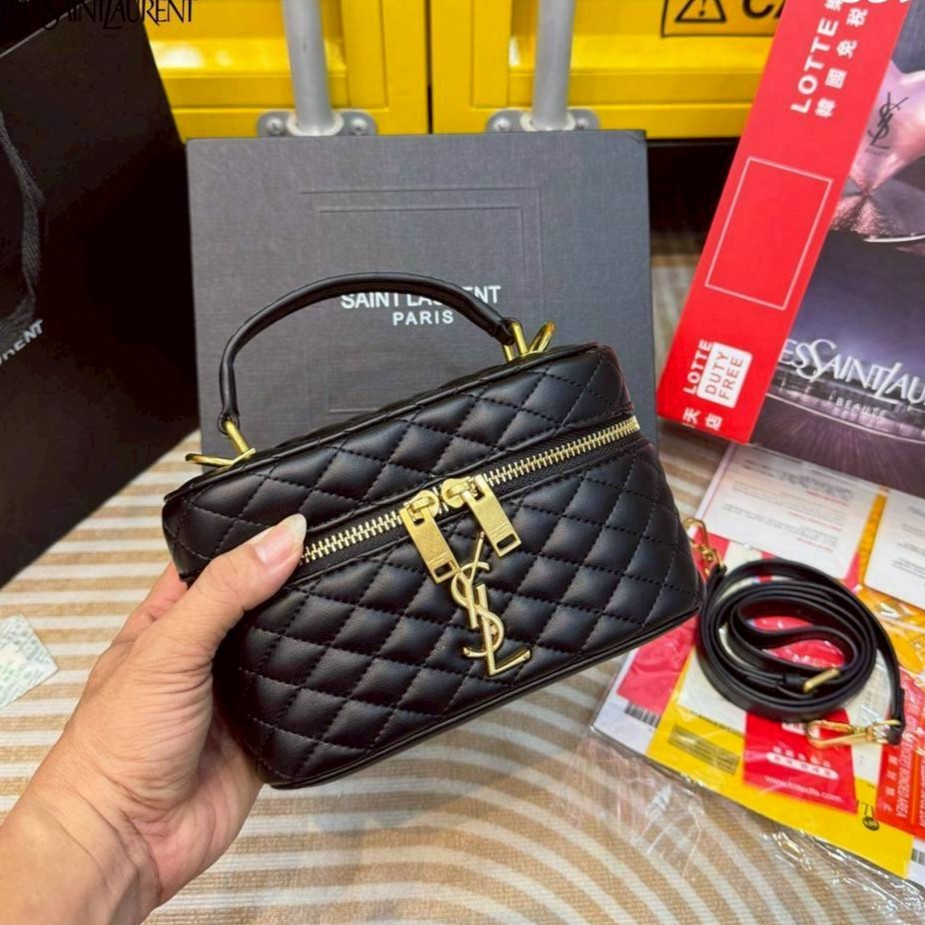 YSL gaby vanity bag กระเป๋าถือ/สะพาย ใส่เครื่องสำอางค์ ทรงกล่องสวย ที่สามารถใช้เป็น everyday bag สะพายได้ทุกวัน พลาดไม่ได้เลยกับคอลสุดหรู