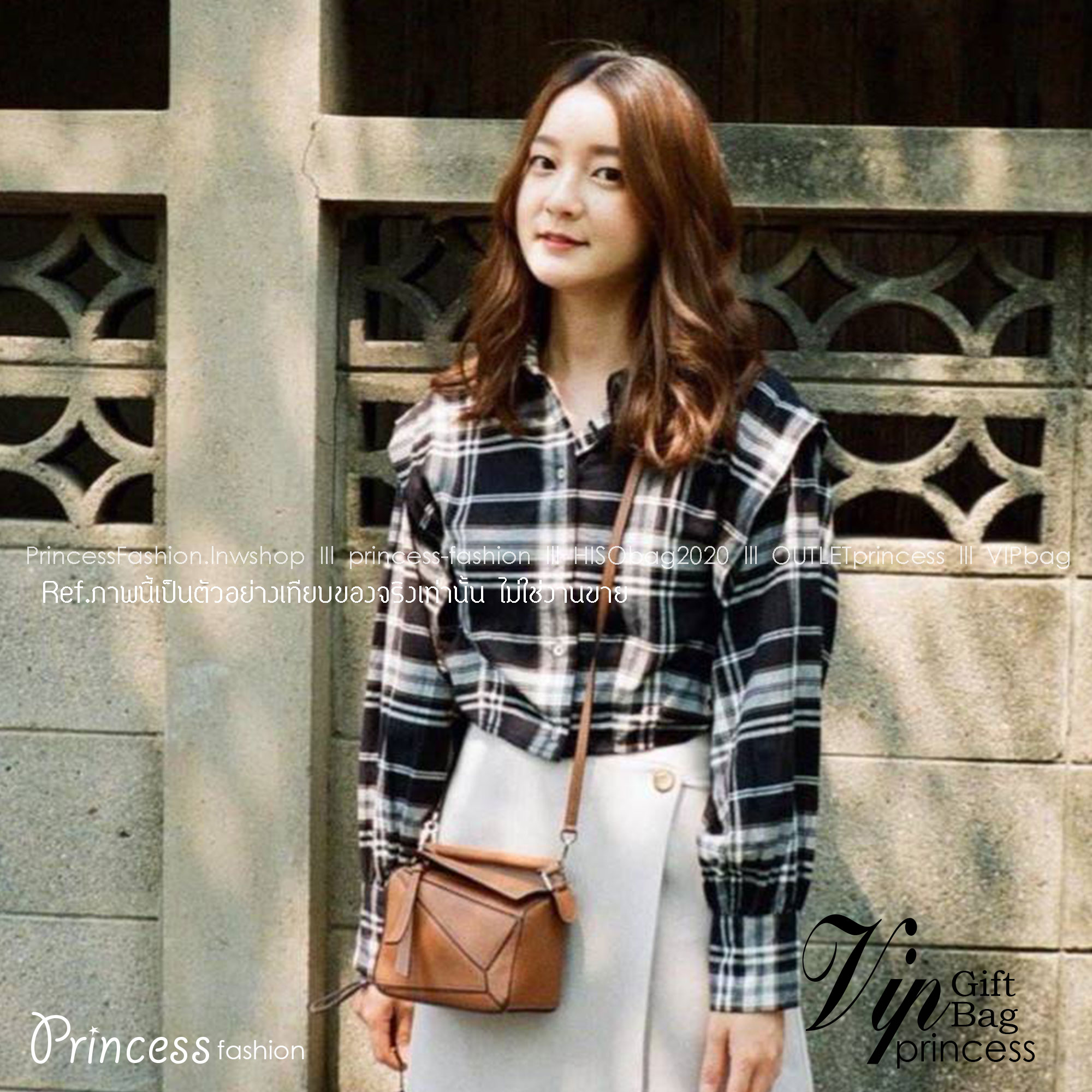 LOEWE MINI PUZZLE BAG IN CLASSIC สุดยอดแบรนด์ที่ดีไซน์เป็นเอกลักษณ์ โดดเด่น สวยหรู กับกระเป๋าสะพายข้างทรงกล่อง ไซส์มินิ สไตล์พัซเซิล ให้ฟีลลิ่งเหมือนตัวต่อคละสี ดูดีได้ทุกที่แค่มีใบนี้