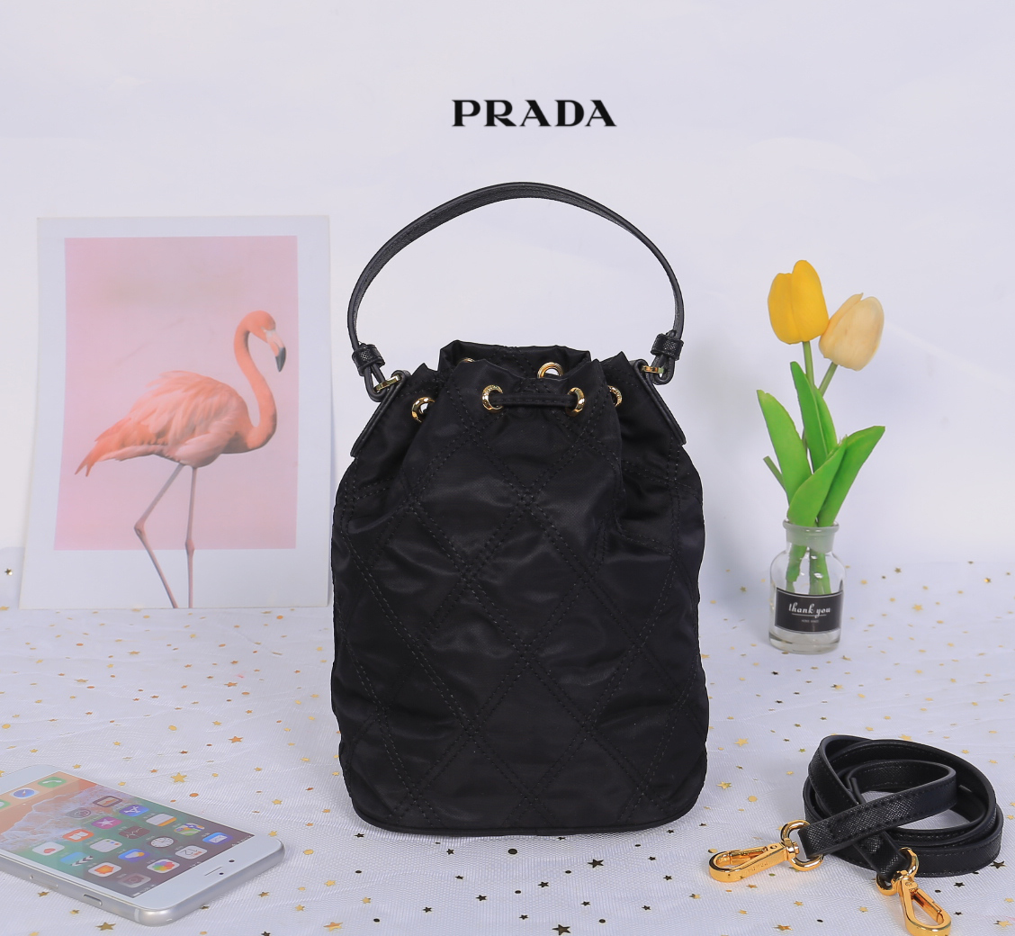 PRADA DRAWSTRING BAG WITH STRAP / PRADA BUCKET BAG / Prada Nylon Handbag and Crossbody bag กระเป๋าสะพายทรงจีบ วัสดุ Nylon ลายตาราง คุณภาพดี ขนาดกำลังดี
