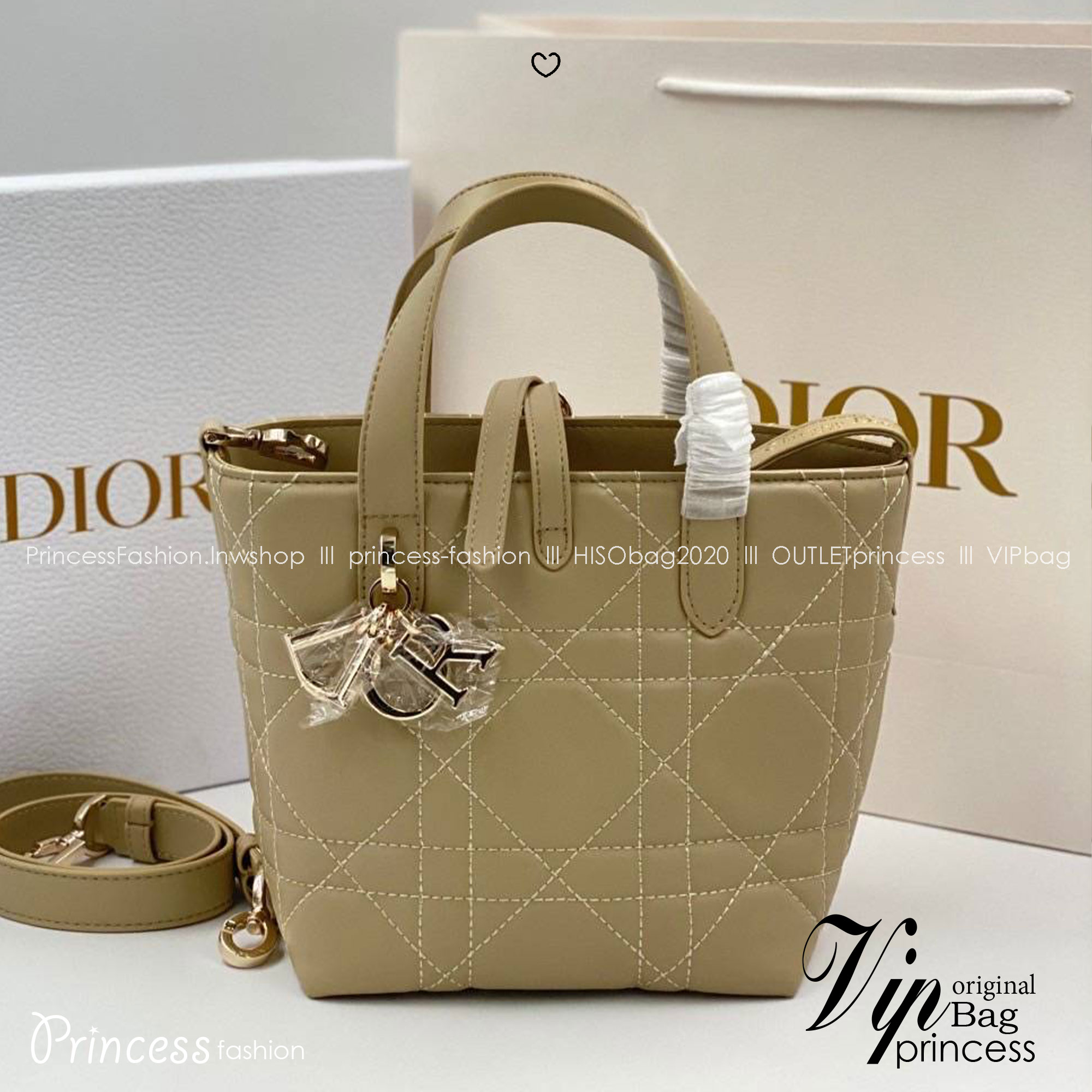 ORI | หนังแท้ DIOR Small Toujours vertical tote bag กระเป๋าทรงโท้ทไซส์เล็กสวยหรู ดีเทลสุดประณีตคอมพลีตลุคในทุกวัน เย็บลวดลาย macrocannage และชาร์มตัวอักษร D,I,O,R