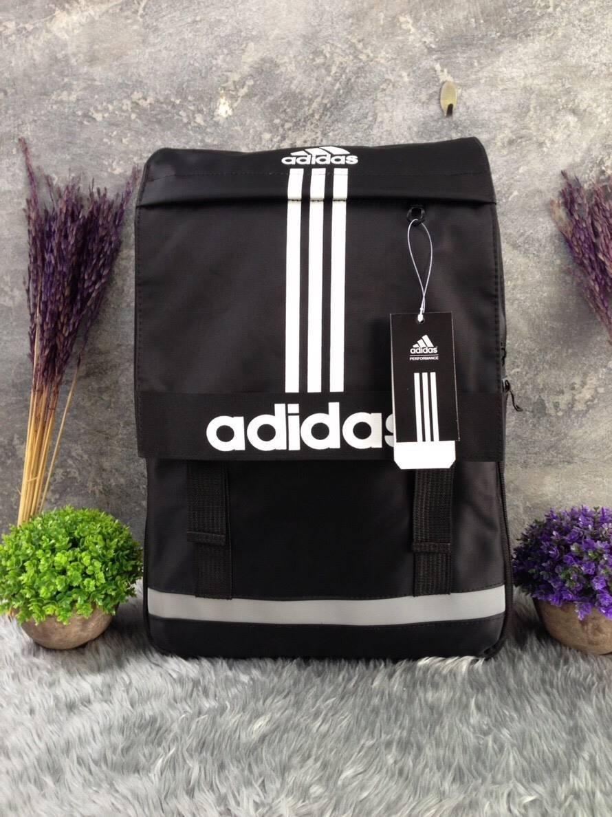 Adidas original Large backpack กระเป๋าเป้ใบใหญ่ วัสดุ nylon เนื้อหนา ดีไซน์ล่ย original brand เปิดปิดด้วยตัวล็อคคู่ด้านหน้า และซิป ด้านข้างมีช่องใส่ขวดน้ำ ภายในกว้าง แบ่งเป็นสัดส่วน ใส่ Laptop ได้ มี support กันกระแทก สายสะพายยาวปรับได้ ใช้ได้ทั้ง ช และ ญ