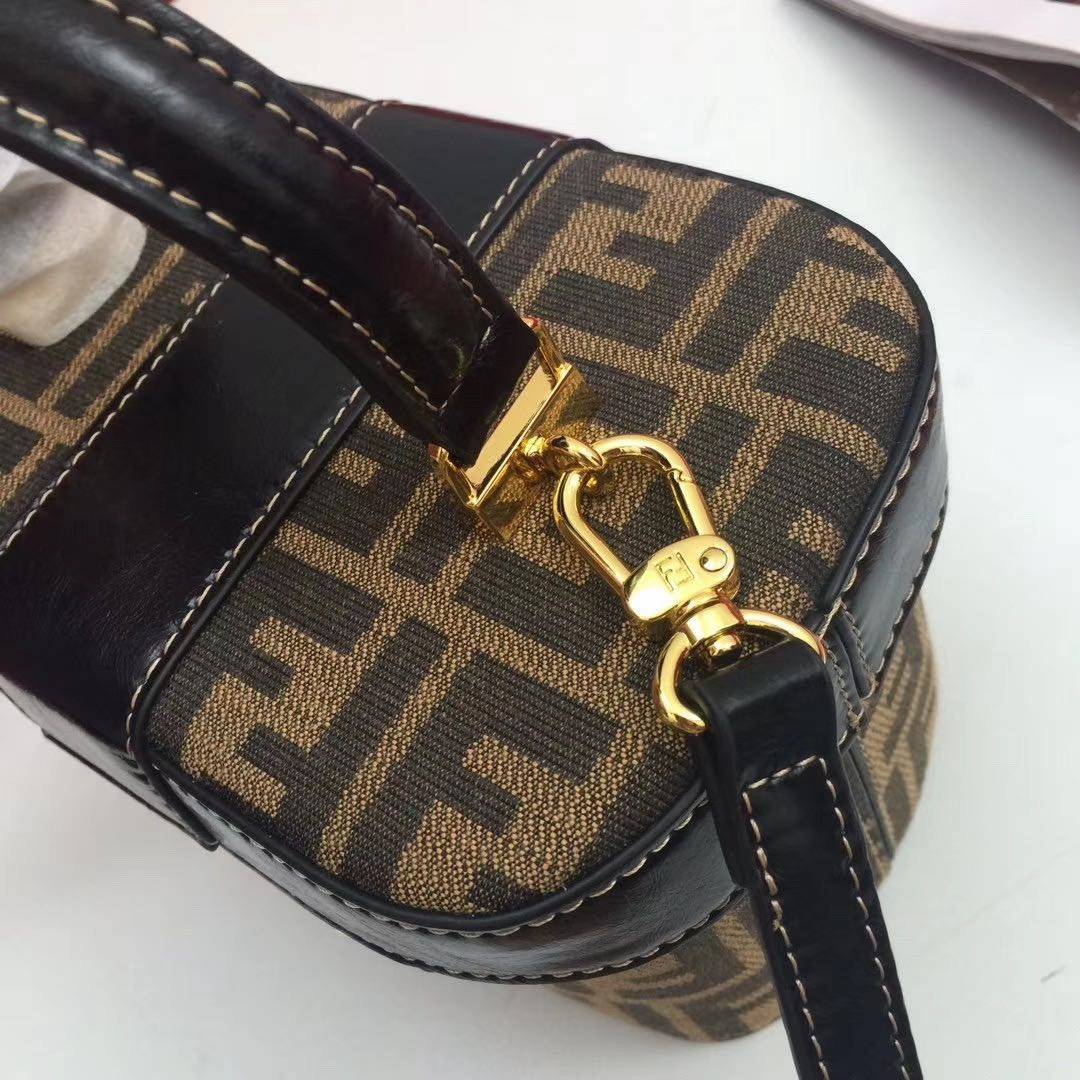 หนังแท้ Fendi Brown Zucca Vanity Bag