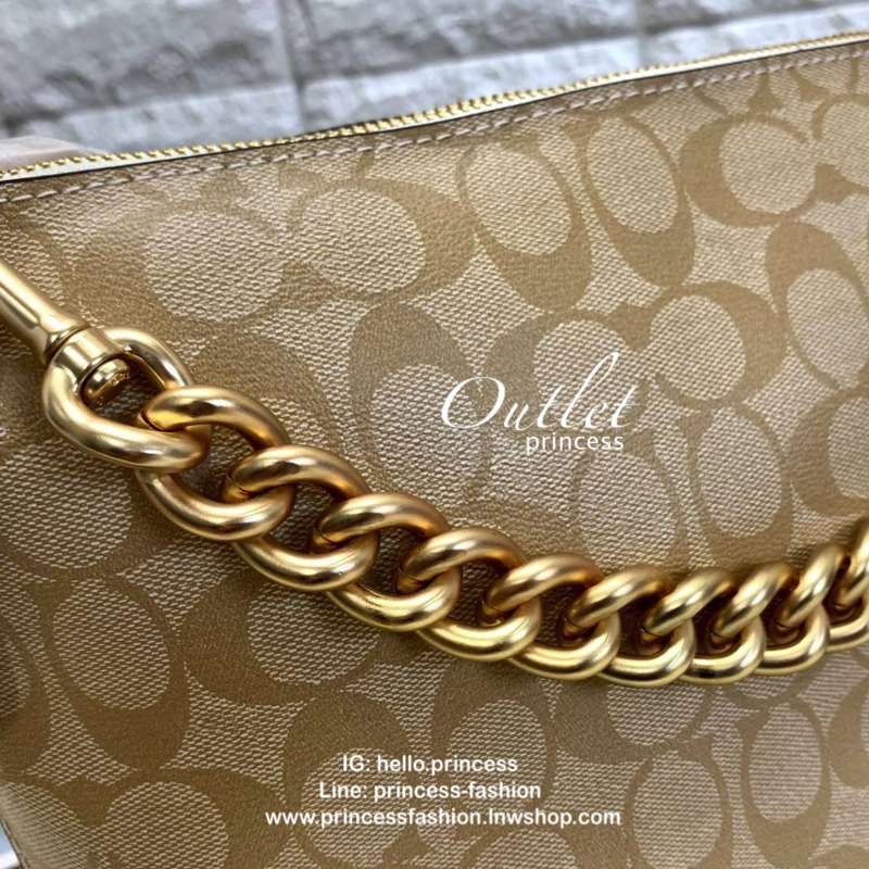 COACH MINI ABBY DUFFLE IN SIGNATURE PVC BAG กระเป๋าสะพายข้าง คล้องไหล่ได้ วัสดุ pvc นิ่มอย่างดี ใบจริงสวย เปิดปิดกระเป๋าแบบซิปภายในโล่ง กว้าง ใส่ของจุ มีช่องเล็กใส่ของจุกจิก มีสายให้ 2สาย ถอดออกได้ทั้ง2สาย เป็นอีกรุ่นที่แนะนำค่ะ Size:::26*9.5*24 cm “10.5”