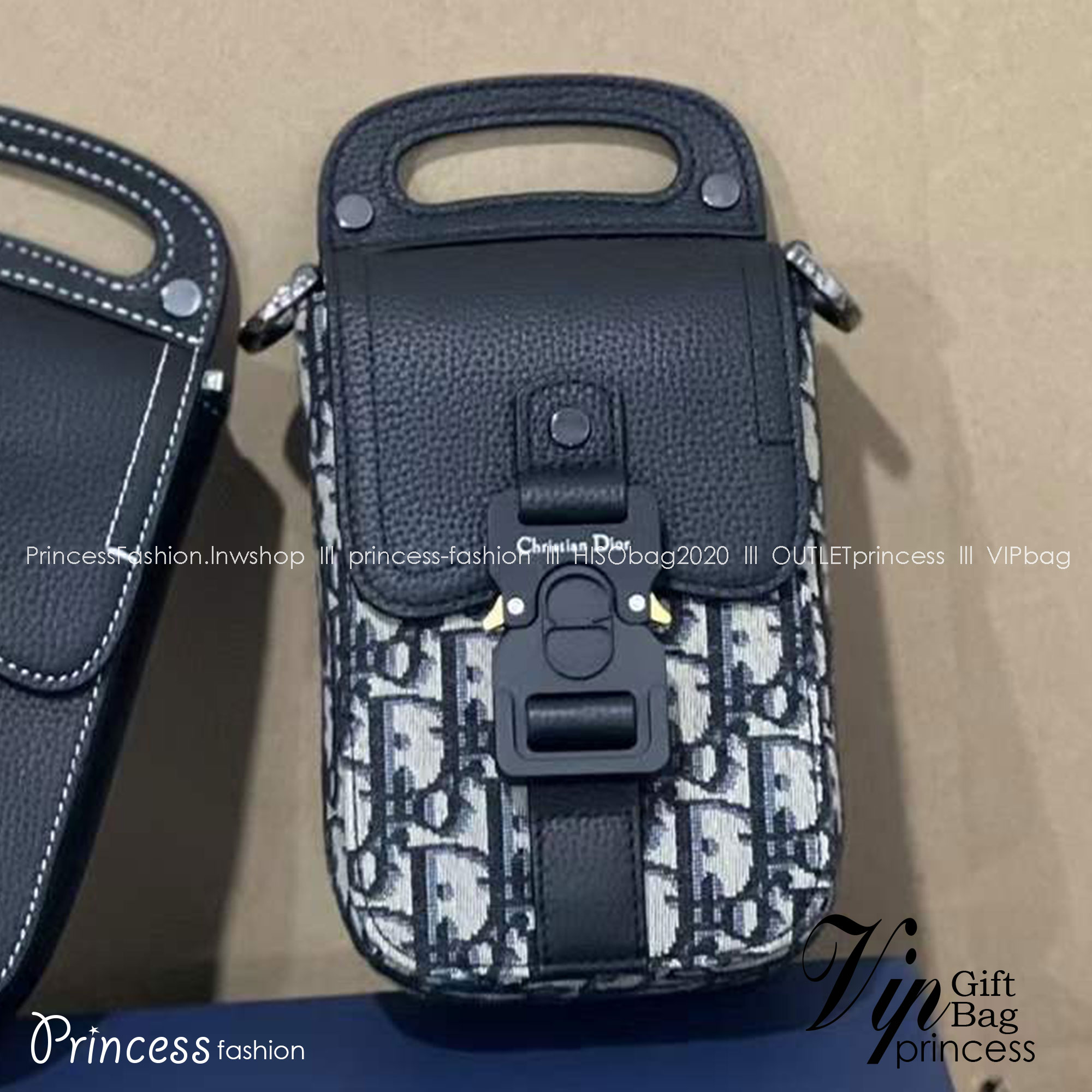 Dior Phone Oblique Bag / Dior Pouch Phone Oblique เกรดเทพออริจินอล ได้ใจหนุ่มๆไปเลยใบนี้!! หลงรักตั้งแต่แรกเห็นมีอยู่จริง!!