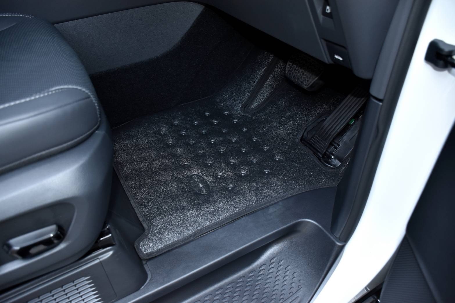 ยางปูพื้นรถยนต์ LEXUS LM300h , LEXUS LM350h พรมลายหนังเรียบ เลกซัส แอลเอ็ม เข้ารูป ตรงรุ่น เต็มคัน