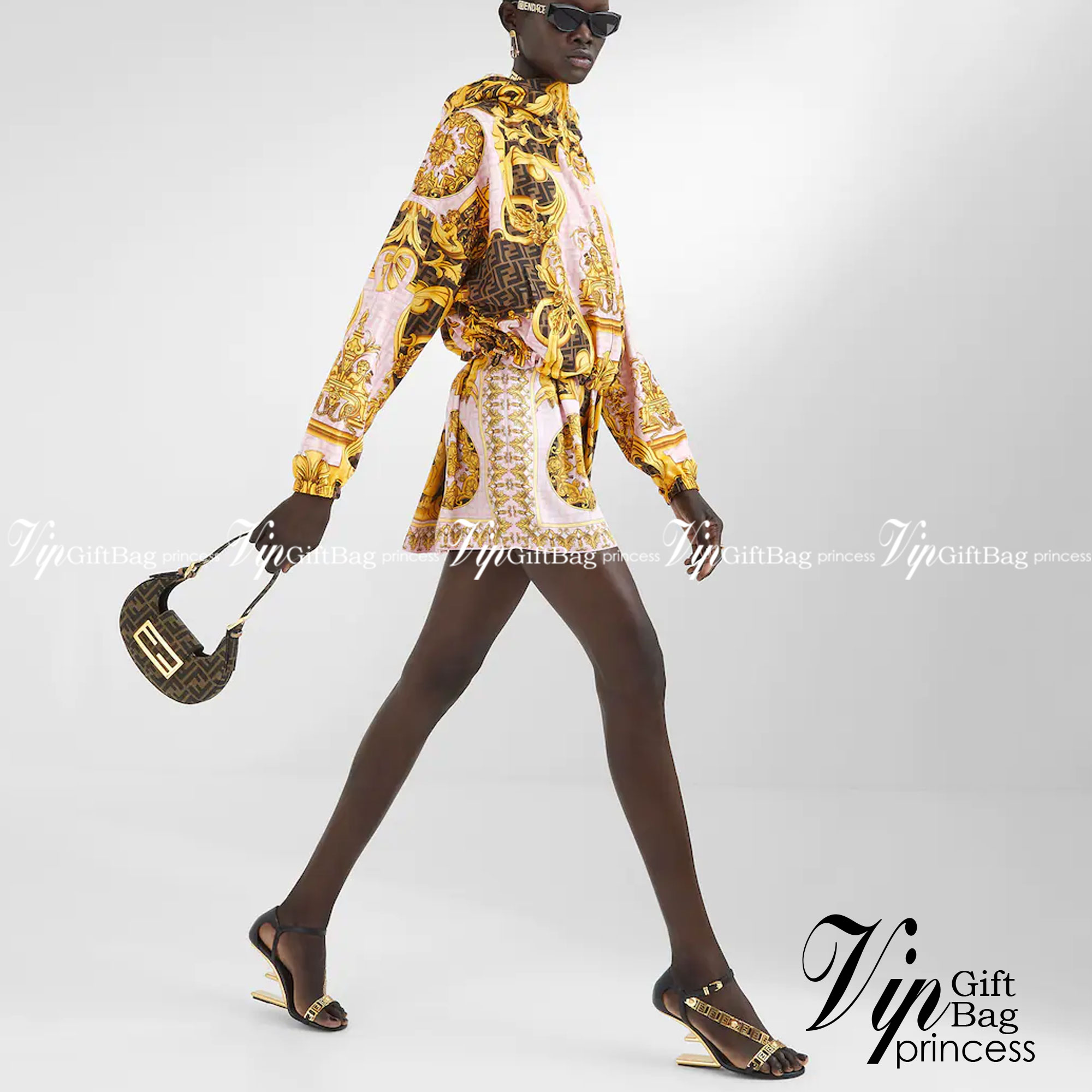 Fendi Cookie mini hobo bag / Fendi Mini Cookie FF fabric mini bag คอลใหม่ล่าสุด น้องเล็กกะทัดรัด อะไหล่ทองสวยหรูไฮโซ งานคุณภาพเน้นๆ งานเป๊ะปังมากปั้มทุกจุด กระเป๋าสะพายไหล่แบรนด์หรู น่ารักมากค่ะ