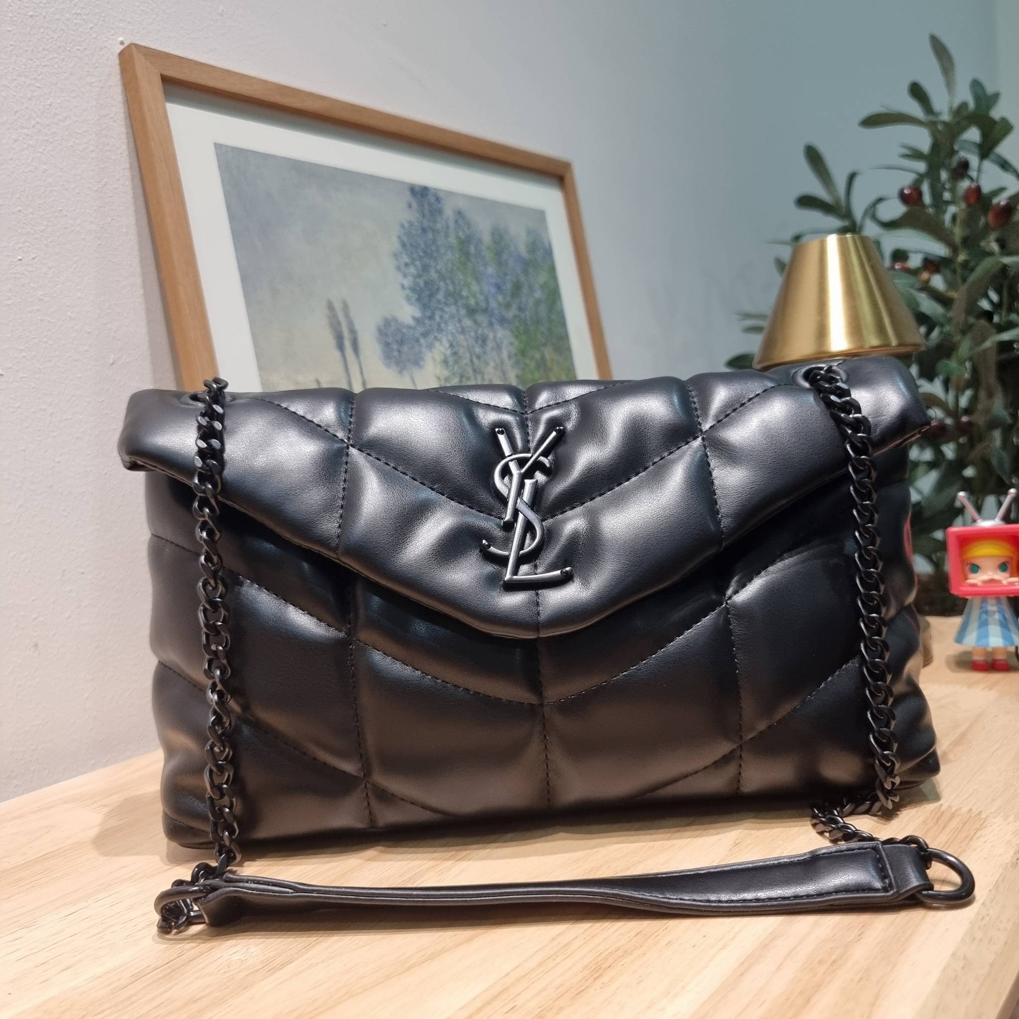 YSL PUFFER SMALL CHAIN BAG IN QUILTED / Yves Saint laurent puffer small chain bag in quilted กระเป๋าสะพายรุ่นยอดนิยม ทรงสวย ใช้ได้บ่อยไม่มีเบื่อ วัสดุหนังสัมผัสนิ่มมือ ดีไซน์เรียบหรู