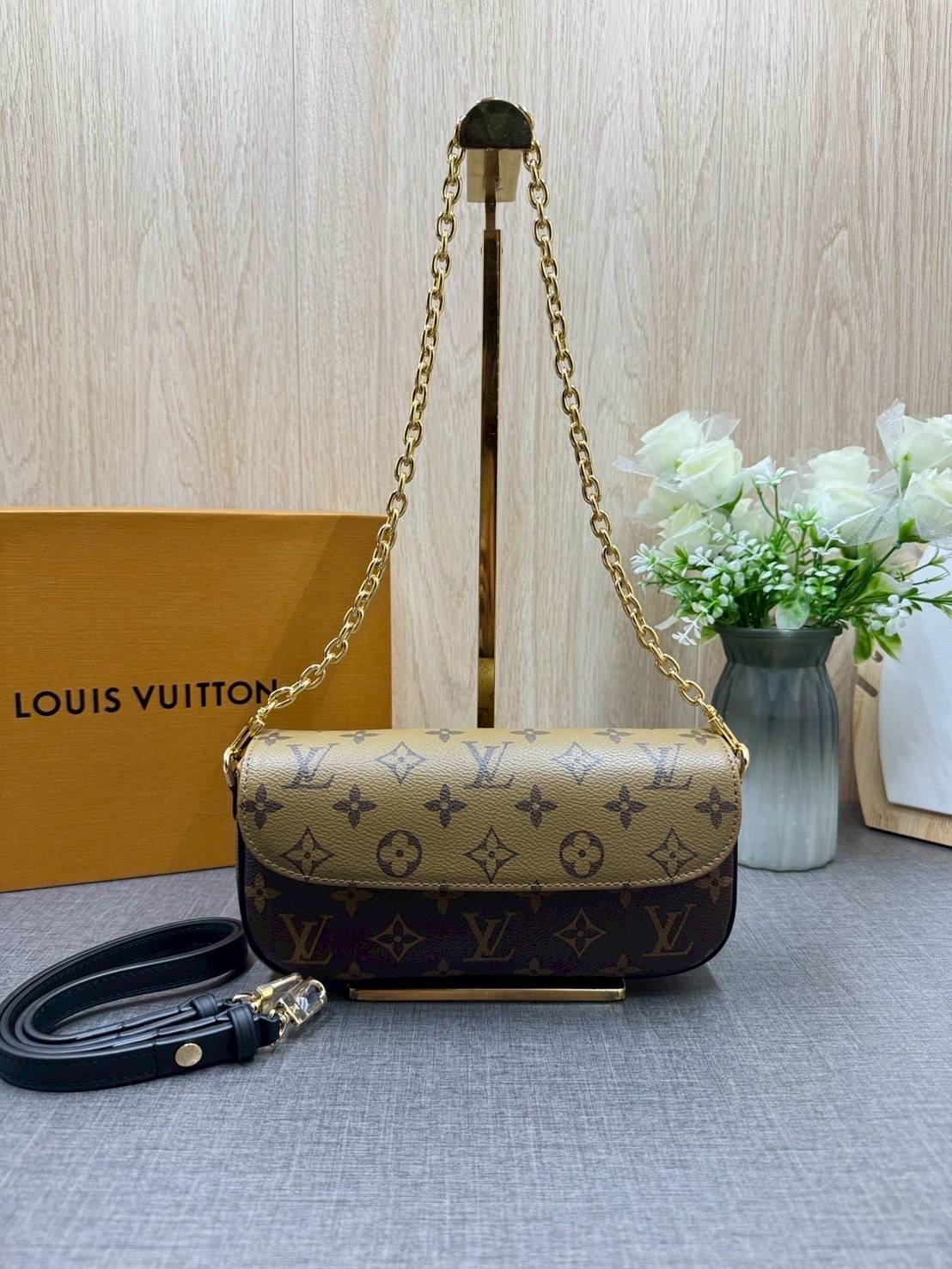ORI หนังแท้ | LV Ivy chain wallet Bag กระเป๋าสะพายใบเล็ก ดีไซน์กระเป๋าสตางค์โซ่ โดดเด่นด้วยลาย Monogram Reverse Canvas เอกลักษณ์ของ Maison มอบลุคใหม่สดใส