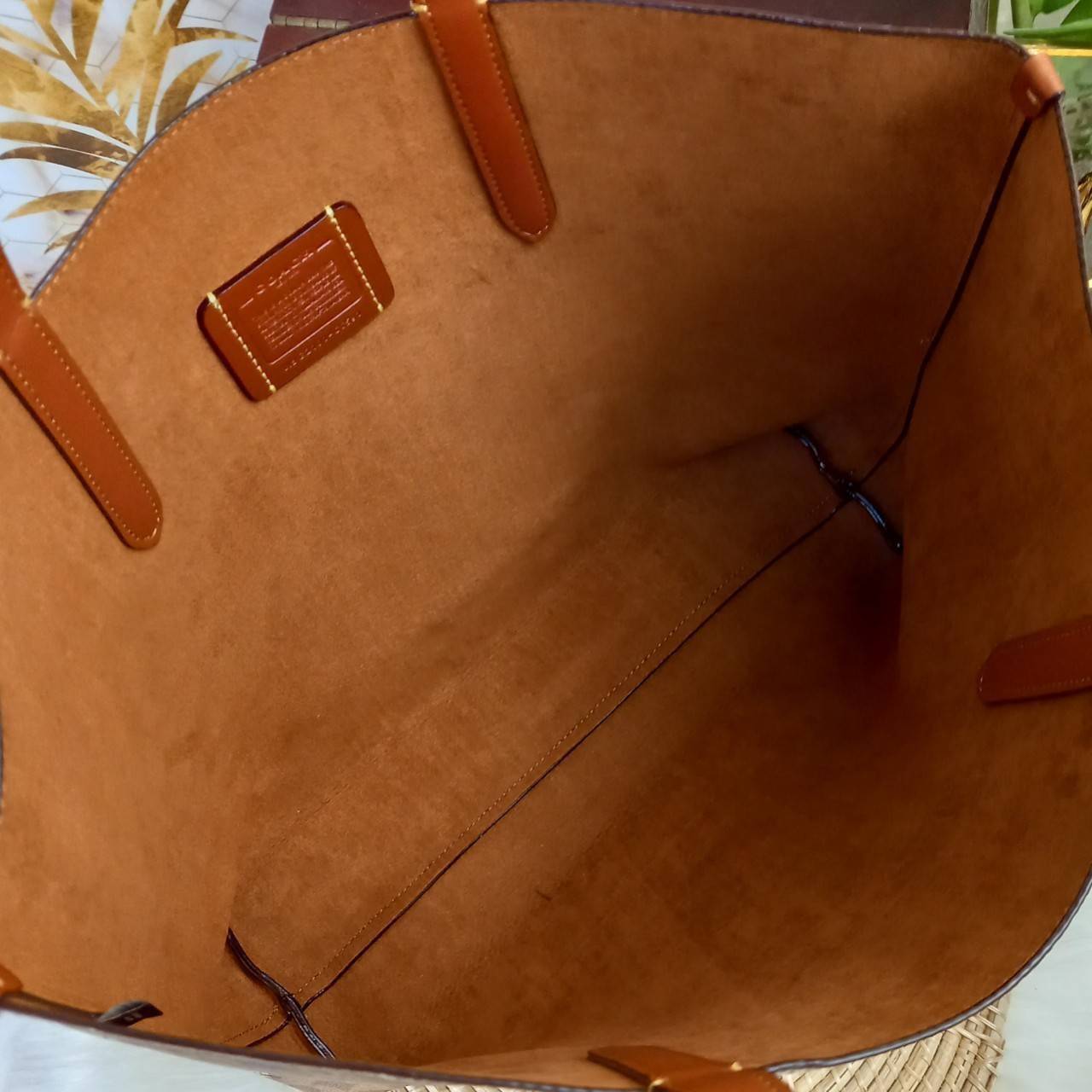 COACH HIGHLINE TOTE IN SIGNATURE CANVAS WITH KITTENS PRINT (C6591)💥กระเป๋าทรง TOTE ที่สมบูรณ์แบบที่สุดอีกรุ่น สวยและเรียบง่าย แต่ไม่ทิ้งความหรูหรา คลาสสิค// กระเป๋าถือ กระเป๋าสะพาย ที่มีความจุเข้าขั้นอลังการ วันไหนๆ ก็เอาอยู่สบายมาก// วัสดุหนังแคน