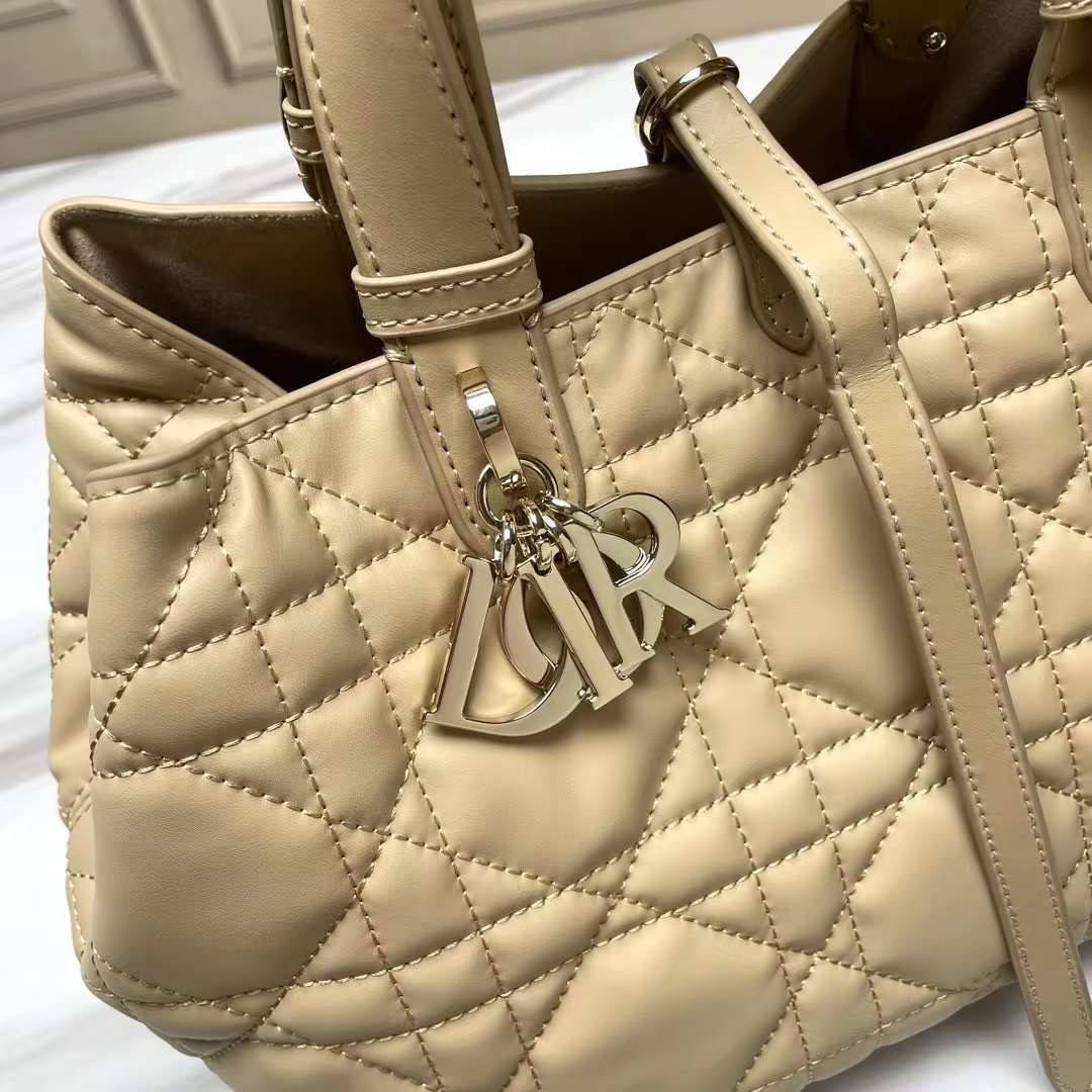 MEDIUM 30cm DIOR TOUJOURS BAG Macrocannage Calfskin / DIOR Tote Bag ออริ 1:1 พร้อมส่ง 5 สี กระเป๋าสะพายทรงโท้ท จุของได้เต็มที่ รูปทรงคลาสสิค หนังสวย หรูหราเกินราคา