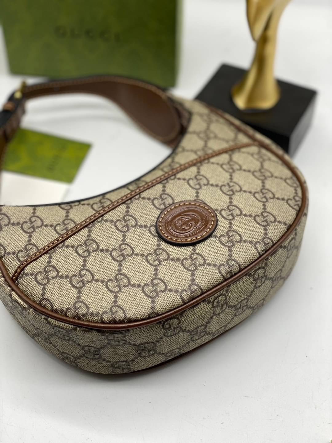 GUCCI GG half-moon-shaped mini bag เกรดออริจินอล ภาพสินค้าถ่ายจากงานขายจริง ใช้งานต่างประเทศได้ รูปทรงพระจันทร์เสี้ยวบนผ้าแคนวาส GG Supreme