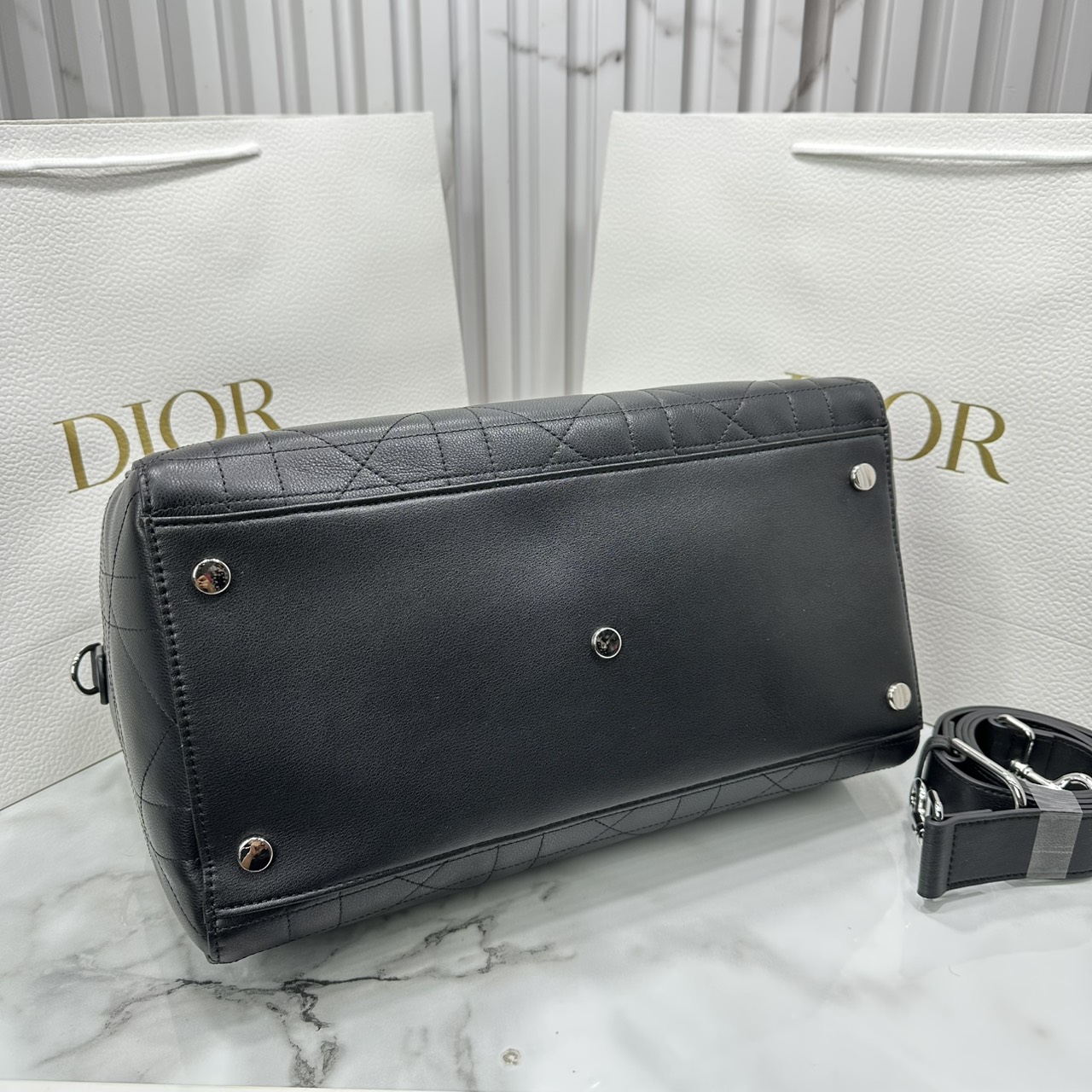 ORI หนังแท้ | Dior Granville Cannage Leather 2way Bag / Dior Keepall Bag กระเป๋าสะพายใบใหญ่ ภายในโล่งกว้างจุของได้เยอะ