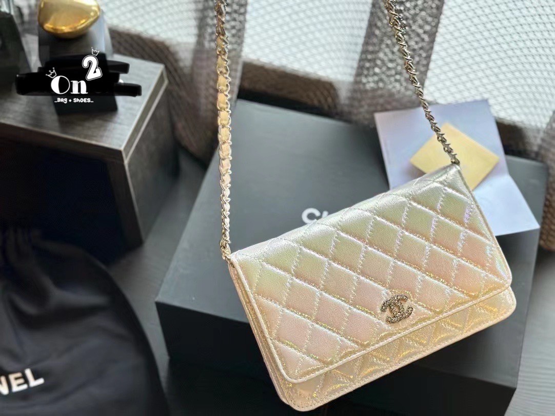 CHANEL WOC RAINBOW / Chanel Wallet On Chain In Gradient Metallic Rainbow กระเป๋าสะพายโทนสีรุ้งไล่สี ทรงสวย ลูกคุณหนู ไฮโซสะพายเเล้วดูเเพงใช้ได้ทุกชุด มาพร้อมสีโทนใหม่ที่ เข้ากับเสื้อผ้าได้สวยโดดเด่นงานเป๊ะทุกจุด