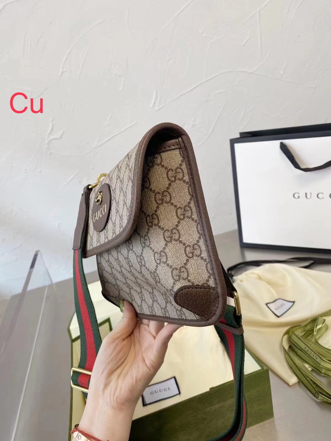 GUCCI neo vintage GG supreme belt bag ฮอตฉ่ำๆ กับกระเป๋าคาดอกรุ่นคลาสสิค ดีไซน์เท่ หรู สไตล์สปอร์ต ขนาดกำลังดี พกพาง่าย คาดไปไหนก็ได้สบายๆ