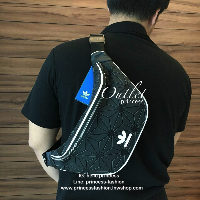 Adidas Originals 3D Mini Airline (ISSEY MIYAKE Style Shoulder Bag) กระเป๋าสะพายสไตล์สปอร์ตแบบคาดเอวคาดอกรุ่นใหม่ดีไซน์สุดฮิตสไตล์ ISSEY MIYAKE ใช้ได้ทั้งชายและหญิง ขนาดกำลังดี น้ำหนักเบา ด้านหน้าประดับโลโก้แบรนด์ เปิดปิดด้วยซิปสะดวกใช้อะไหล่ปั้มแบรนด์สวยด