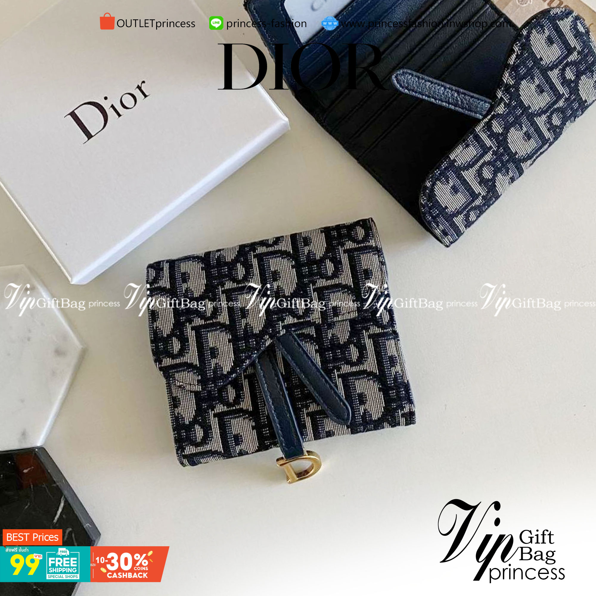 VIP 】DIOR WALLET MONOGRAM กระเป๋าสตางค์ 3 พับ วัสดุหนังแท้ และผ้า Jacquard อย่างดี ทอสวยงามที่สุด ผสมผสานความสง่างามและคลาสสิกที่เข้ากับยุคสมัย ด้านหน้าโดดเด่นด้วยซิกเนเจอร์ของ Christian Dior อะไหล่สีทองอ่อน เงางาม เป็นอีกหนึ่งรุ่นที่ดาราเชเลปใช้กันเยอะมา