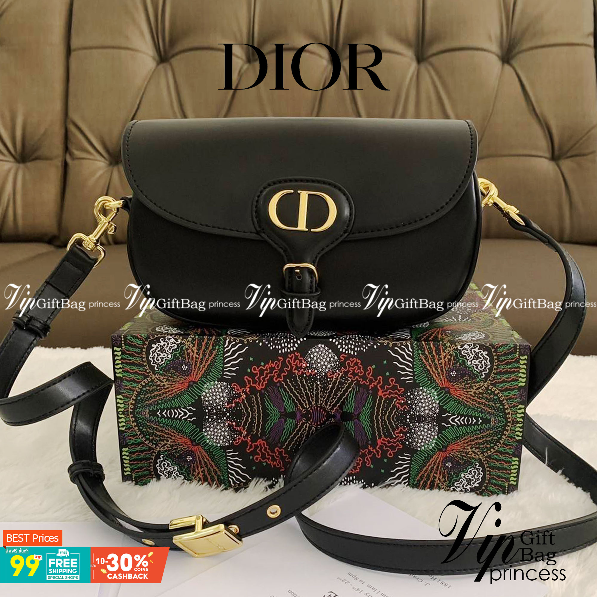 DIOR BOBBY EAST-WEST BAG (GWP) พรีเมี่ยมกิ้ฟ Limited Edition กระเป๋าสะพายขนาดกระทัดรัด น่ารักมากมาย วัสดุหนังแท้ (Calfskin) อะไหล่ทอง ตกแต่งด้านหน้ากระเป๋าแบบหัวเข็มขัด ประดับโลโก้ CD ด้านหลังสกรีนตัวอักษร "30 MONTAIGNE" มีช่องสำหรับเก็บของหนึ่ง
